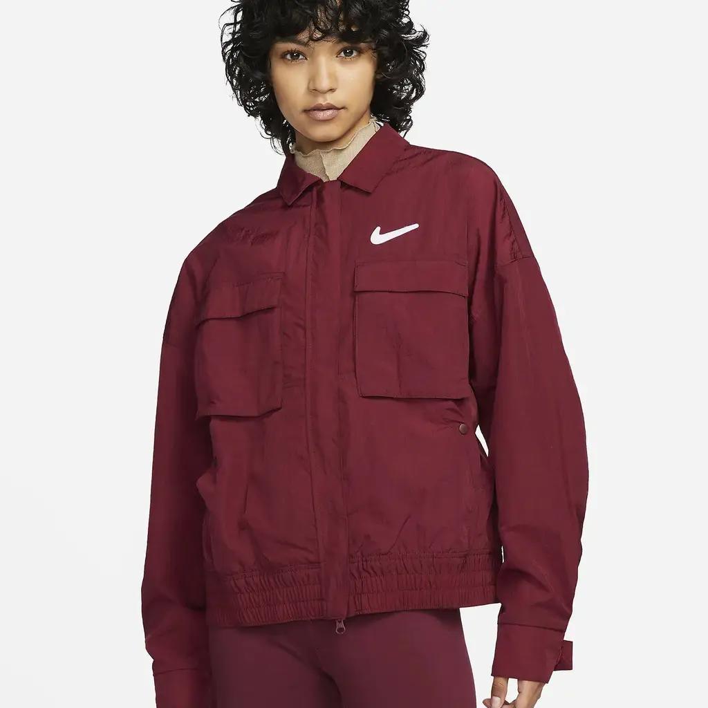Куртка жіноча Nike Sportswear Swoosh Woven Jacket (DR5620-638) — фото 1