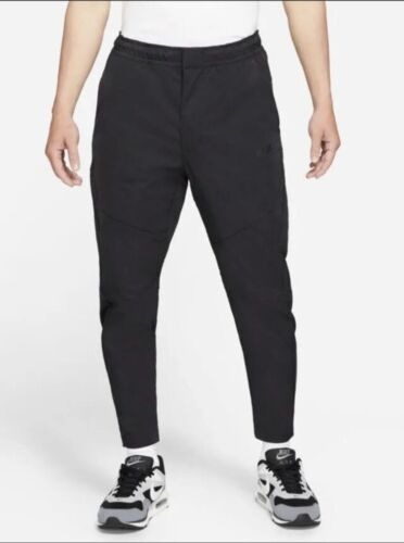 Брюки чоловічі Nike Sportswear Tech Essentials (DR9101-010) — фото 1