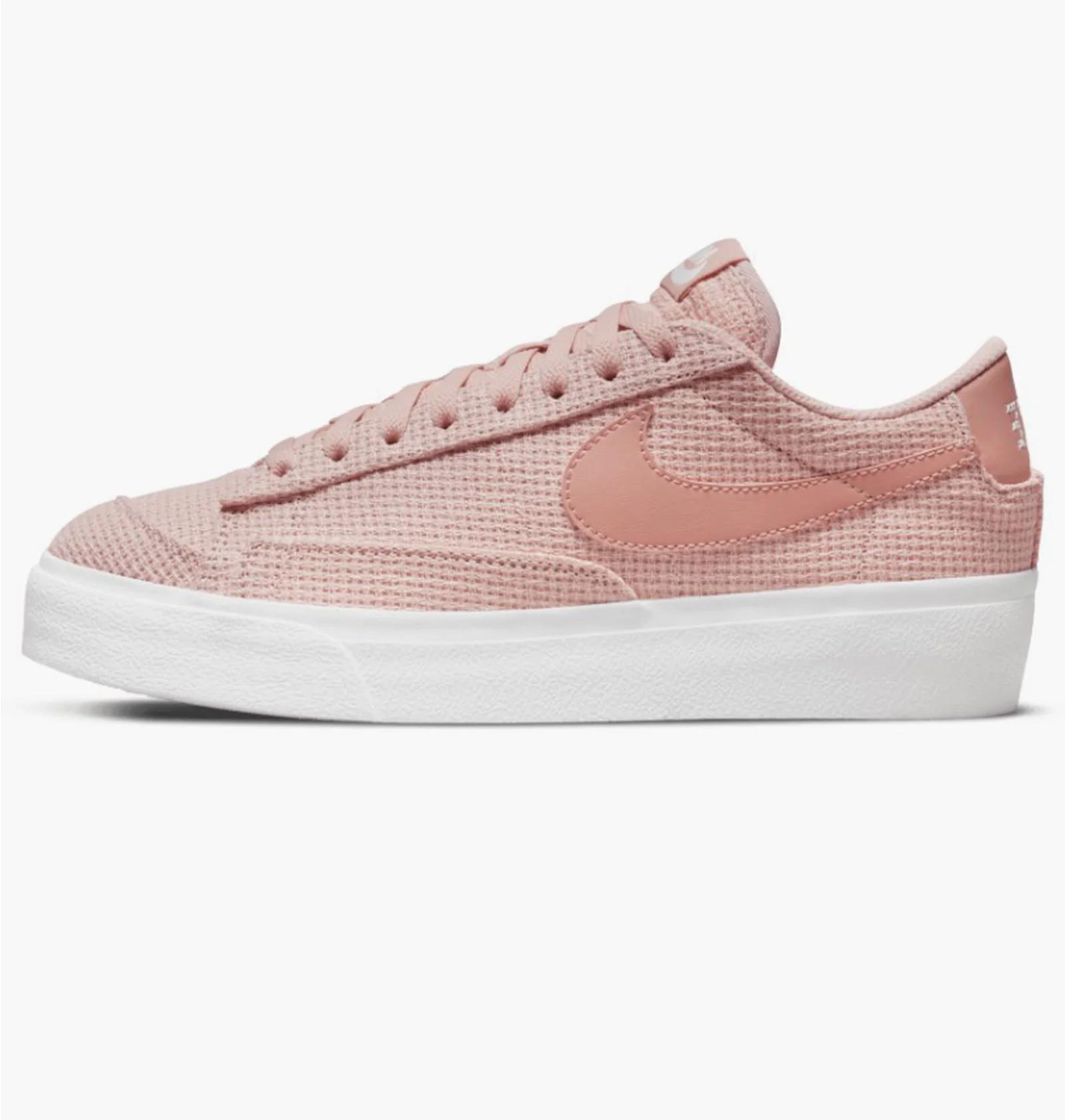 Кросівки жіночі Nike Blazer Low Platform Ess (DN0744-600) — фото 1