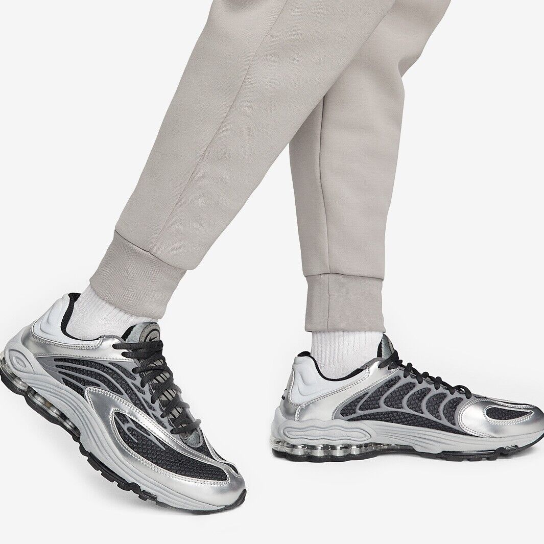 Брюки чоловічі Nike Sportswear Tech Fleece Joggers (DV0538-016) — фото 22