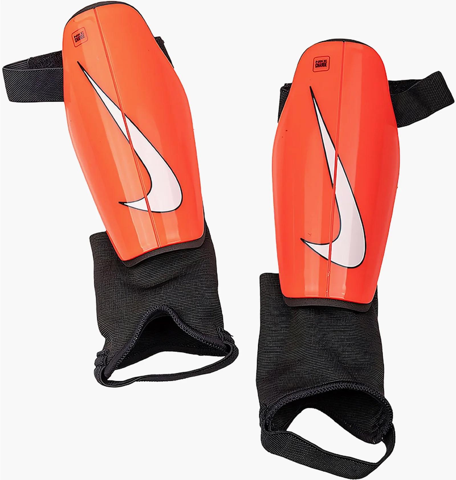 Футбольні щитки унісекс Nike Charge Soccer (DX4608-635) — фото 1