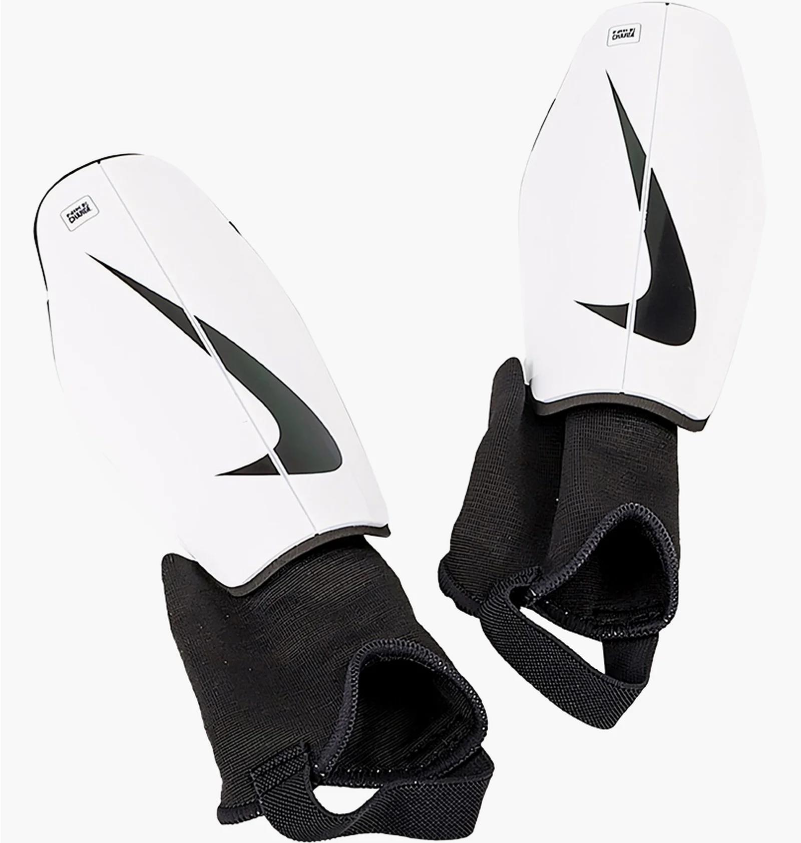 Футбольні щитки унісекс Nike Chrg Grd White/Black (DX4608-100) — фото 1