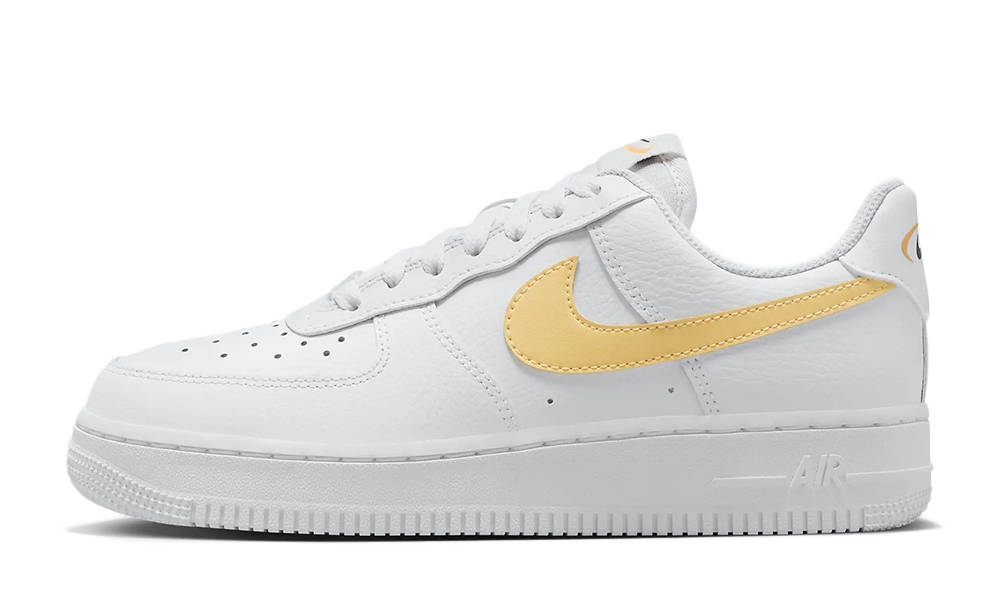 Кросівки жіночі Nike Air Force 1 07 (FQ2742-100) — фото 1