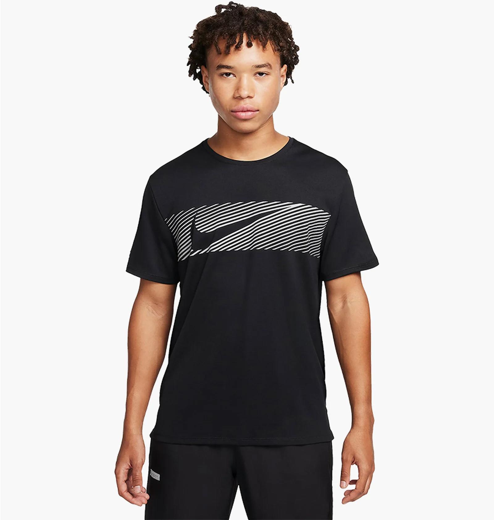 Футболка чоловіча Nike Dri-Fit Uv Miler Flash (FN3051-010) — фото 1
