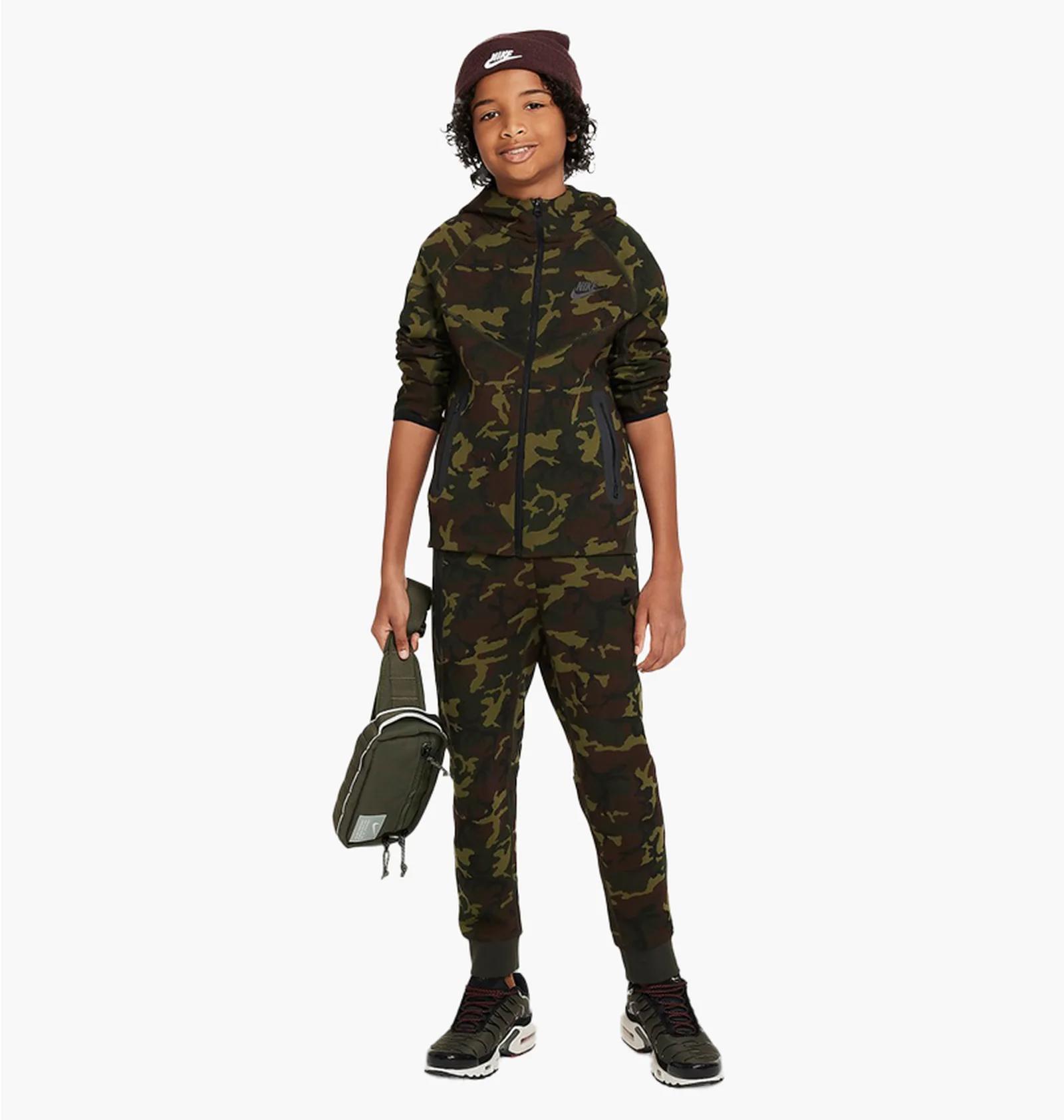 Спортивний костюм дитячий Nike Sportswear Tech Fleece Camo/Green (FN9118-010__FN9120-010) — фото 1