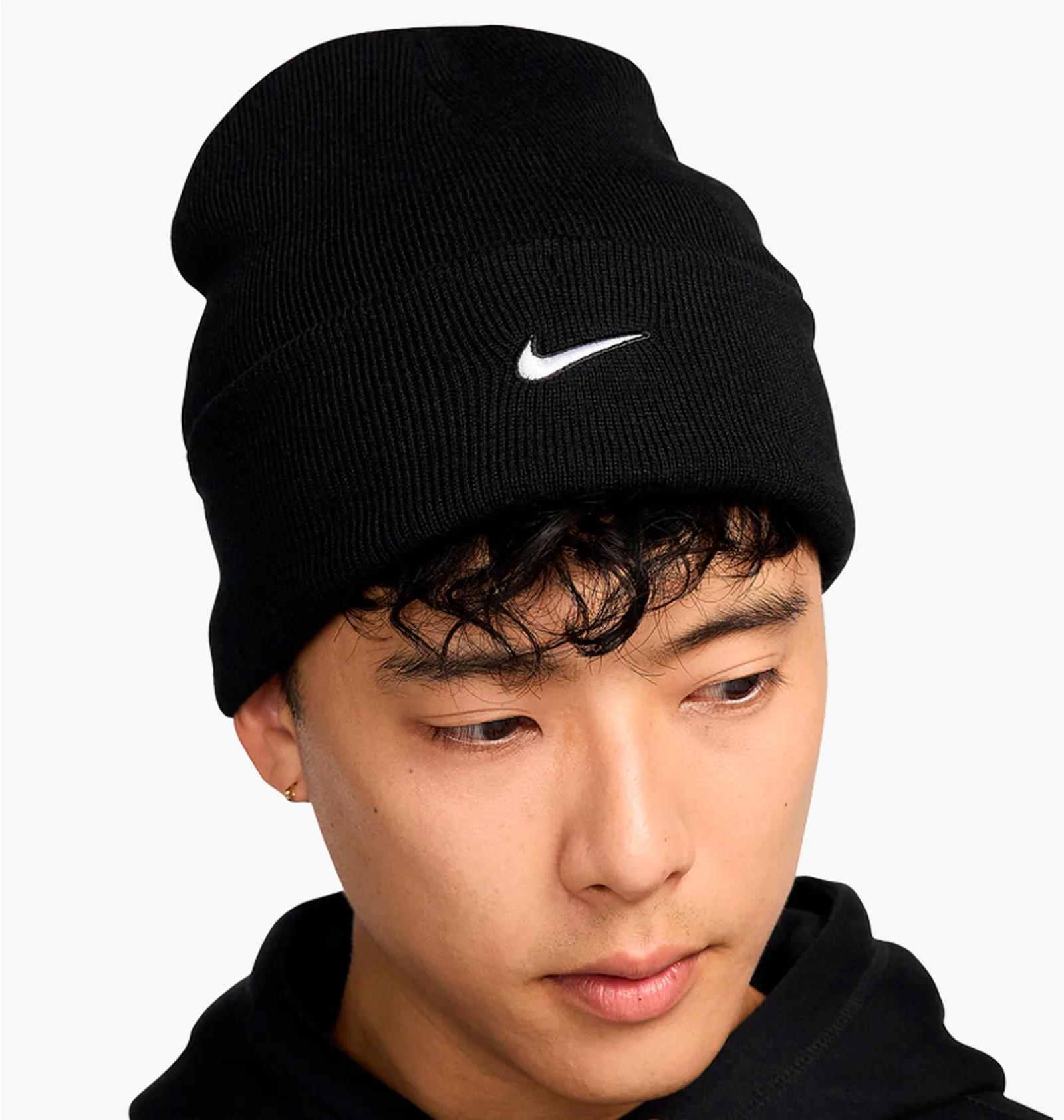 Шапка Nike Peak Swoosh Beanie HF0187-010 — фото 1
