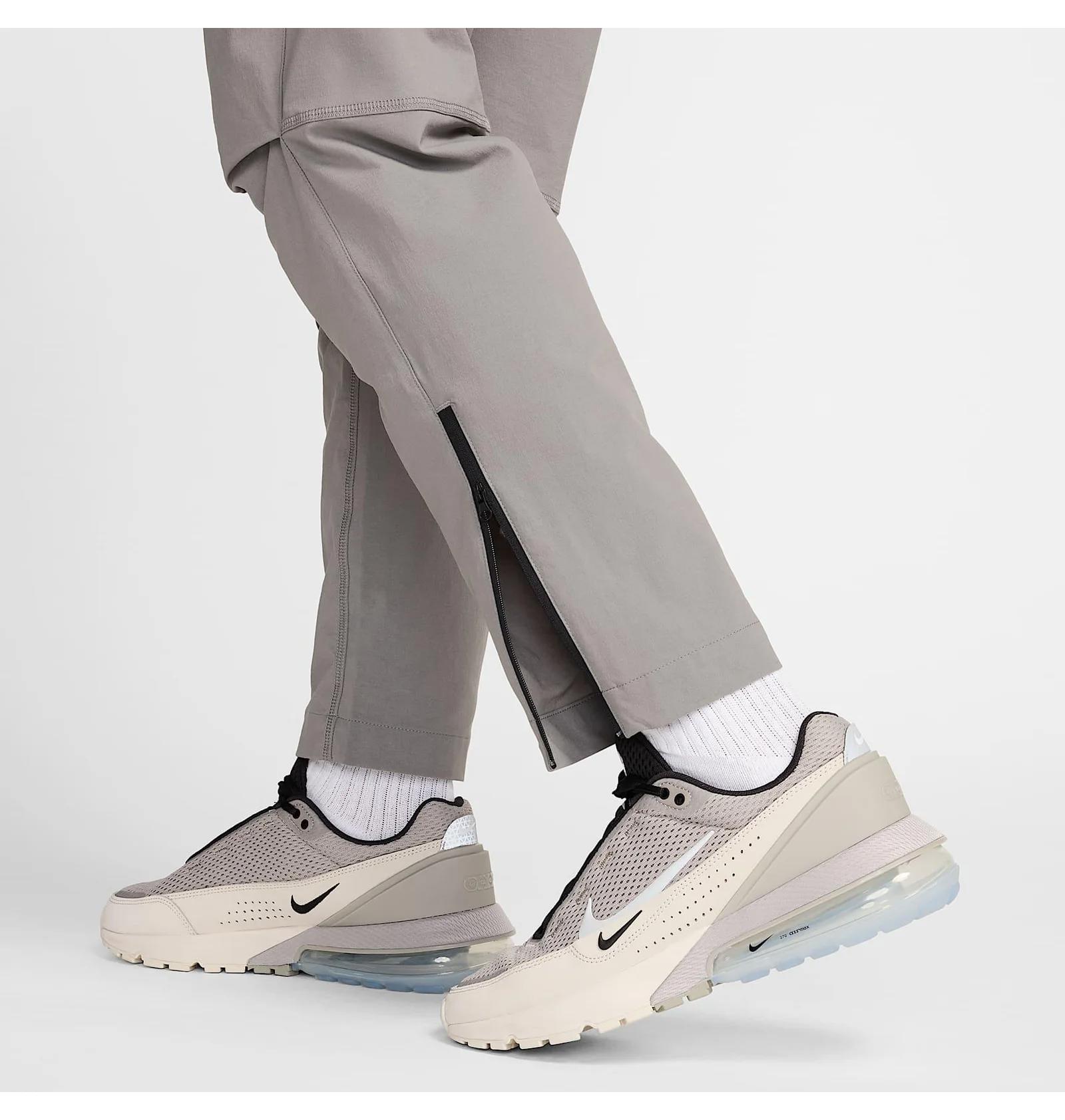 Брюки чоловічі Nike Tech Woven Grey (HM8241-014) — фото 10