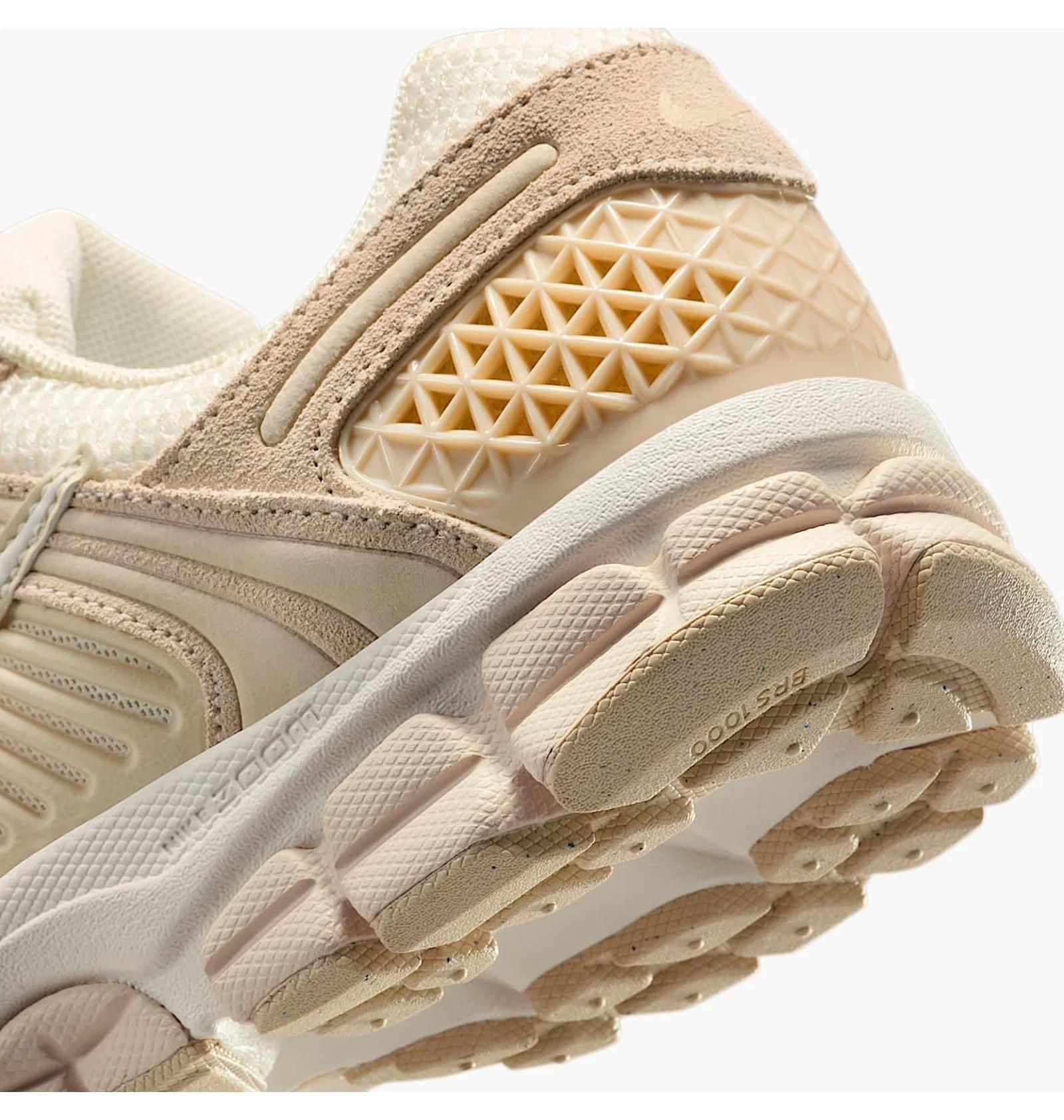 Кросівки жіночі Nike Zoom Vomero 5 (HQ0458-200) — фото 4