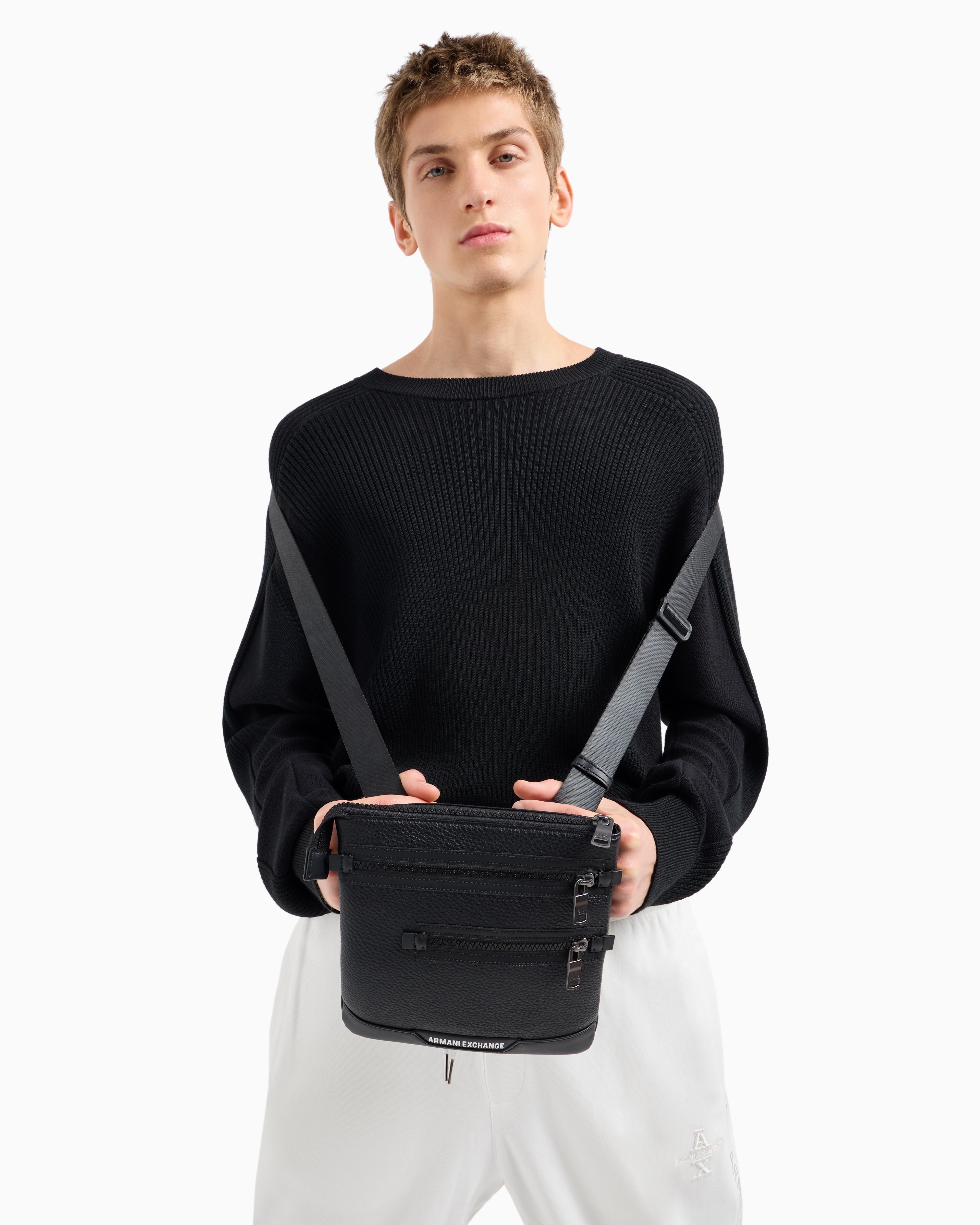 Чоловічі сумки Armani Exchange через плече 1159832549 (Чорний One size) — фото 1