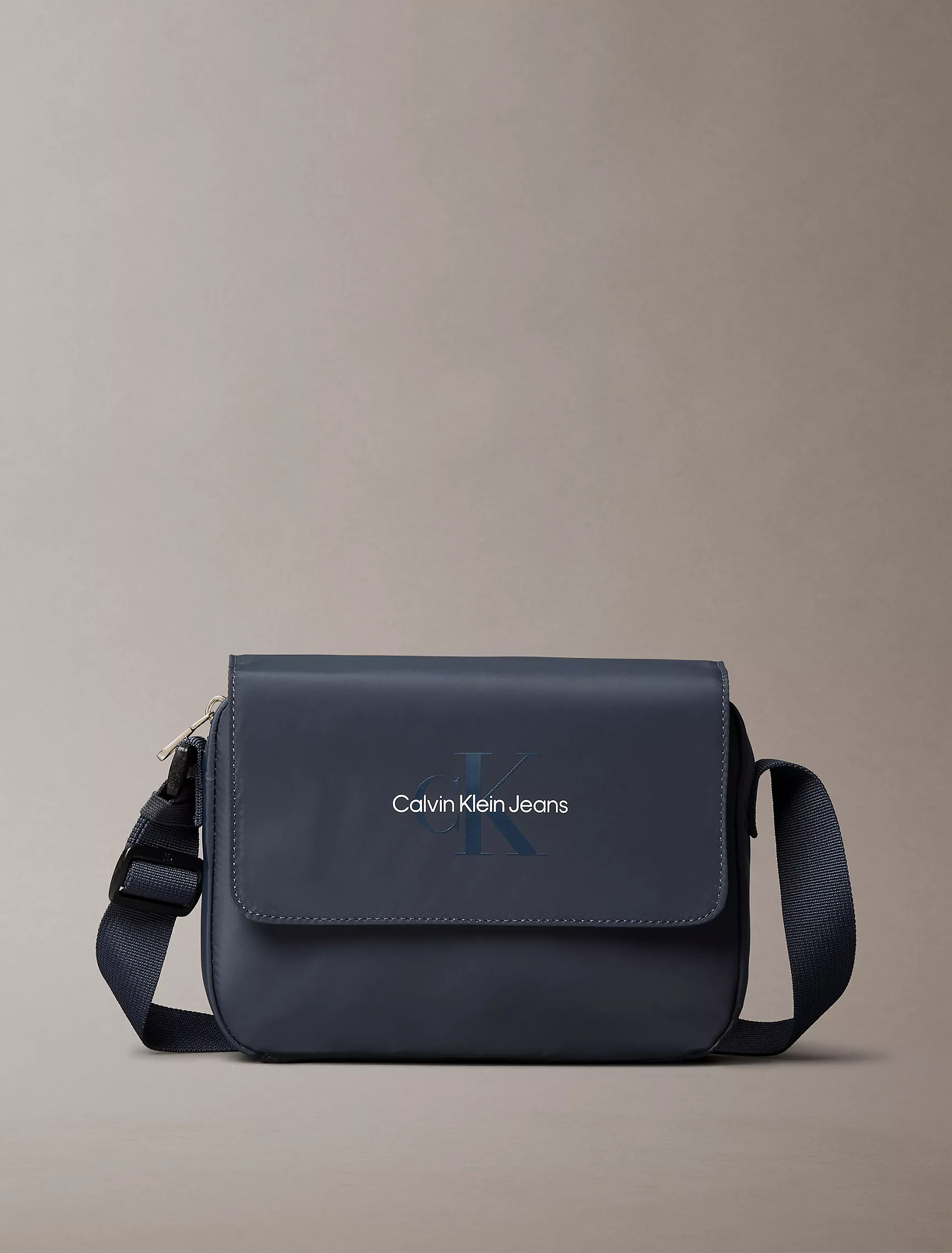 Сумка через плече від Sport Essentials Flap Calvin Klein 1159847502 Синій — фото 1
