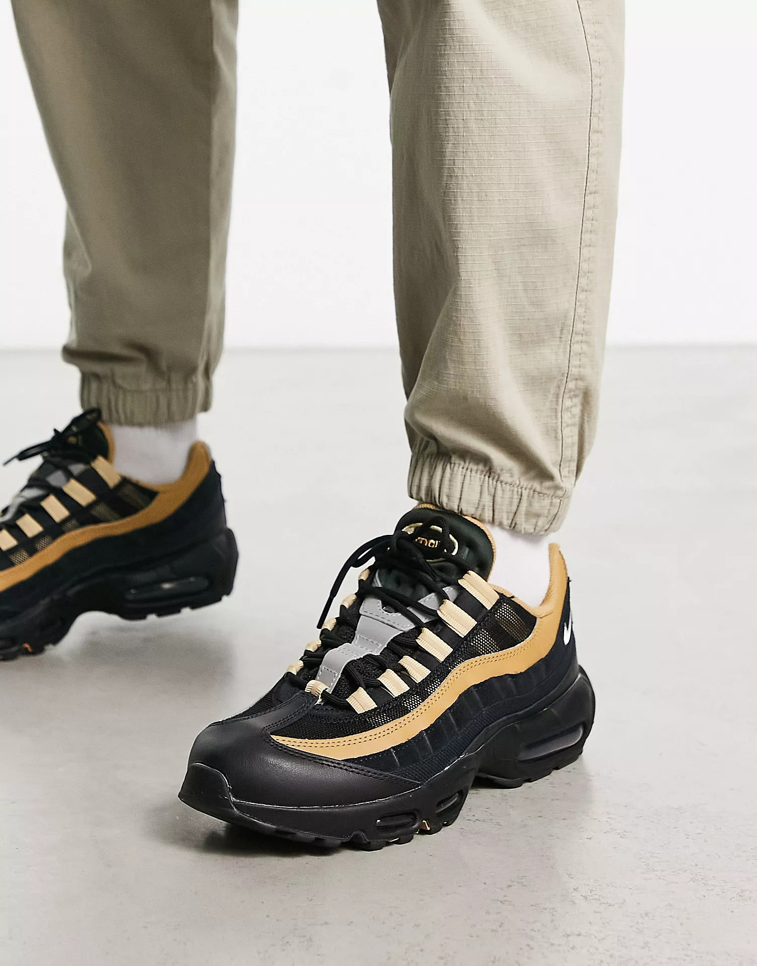 Стильні кросівки Nike Air Max 95 1159801965 — фото 4