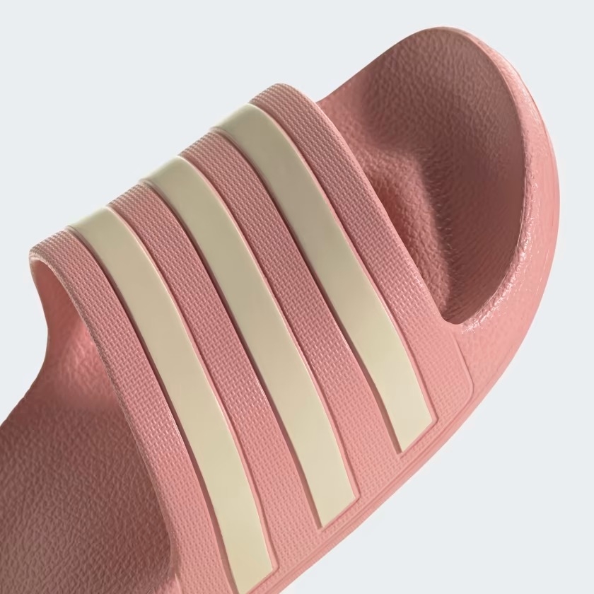Легкі шльопанці Adilette Aqua від Adidas з фірмовими смужками 39 — фото 7