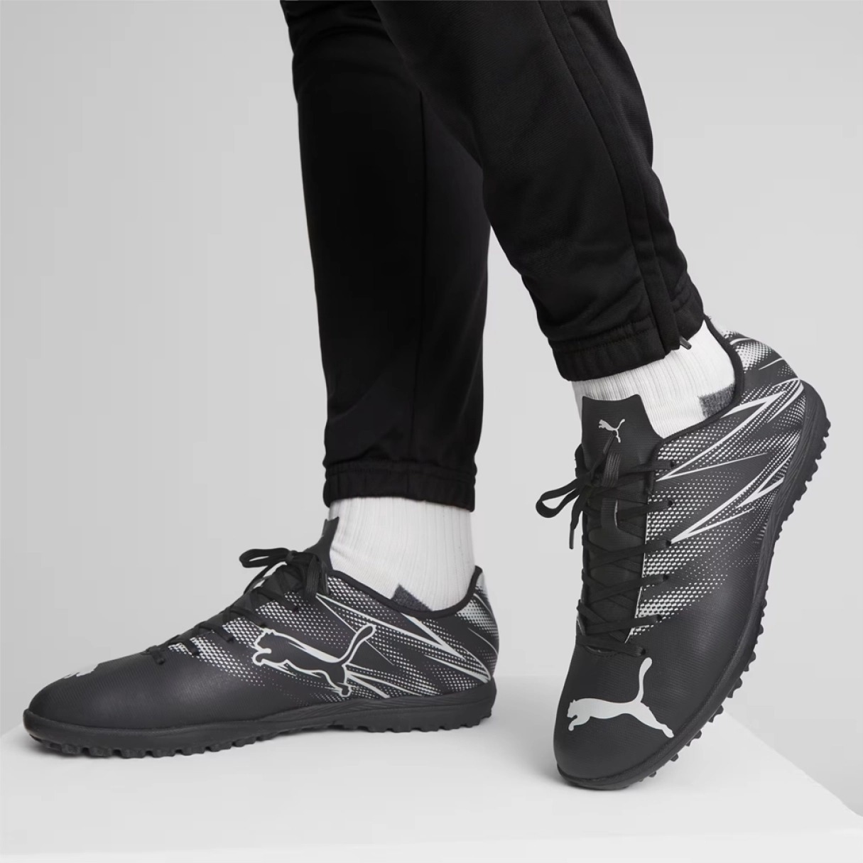 Стильні кросівки Attacanto Turf від Puma 42,5 — фото 4