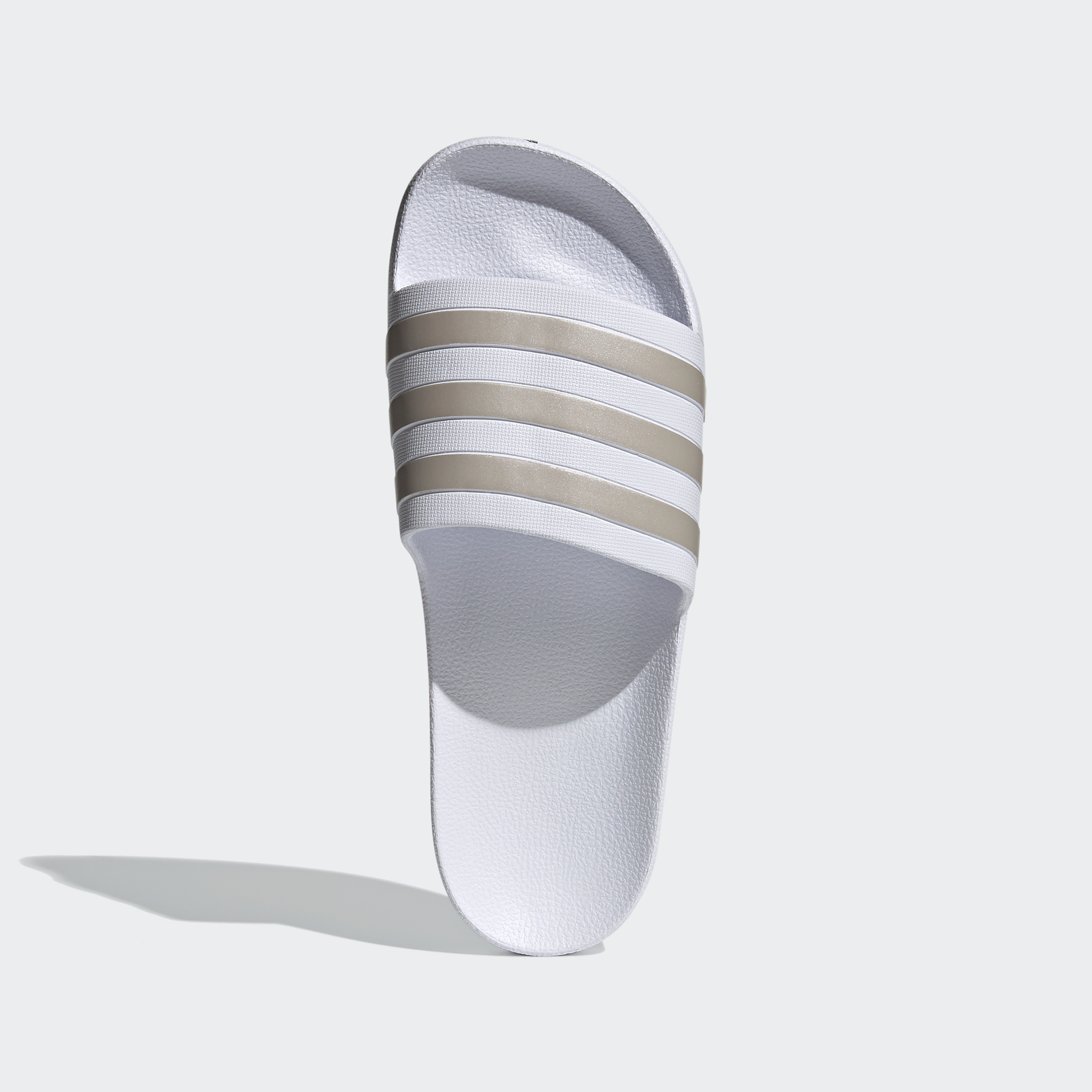 Легкі шльопанці Adilette Aqua від Adidas з фірмовими смужками 47 — фото 5