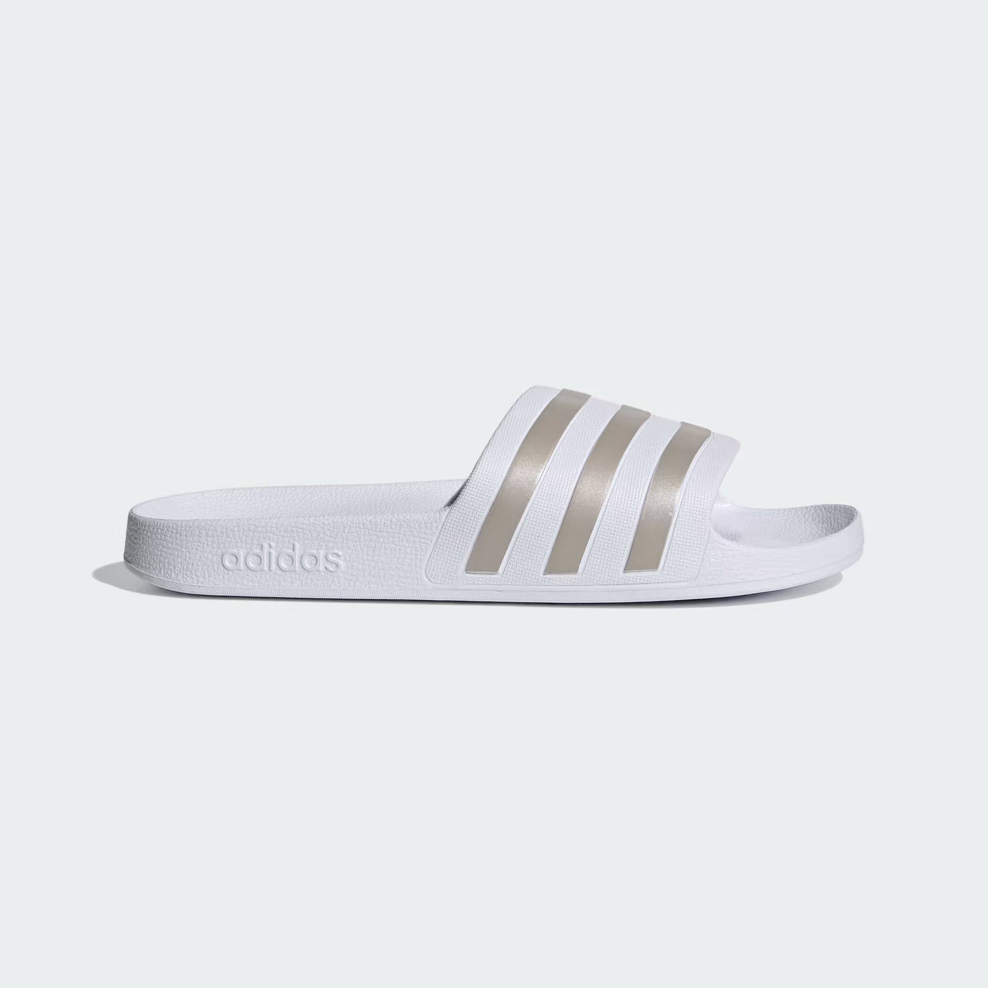 Легкі шльопанці Adilette Aqua від Adidas з фірмовими смужками 47 — фото 4