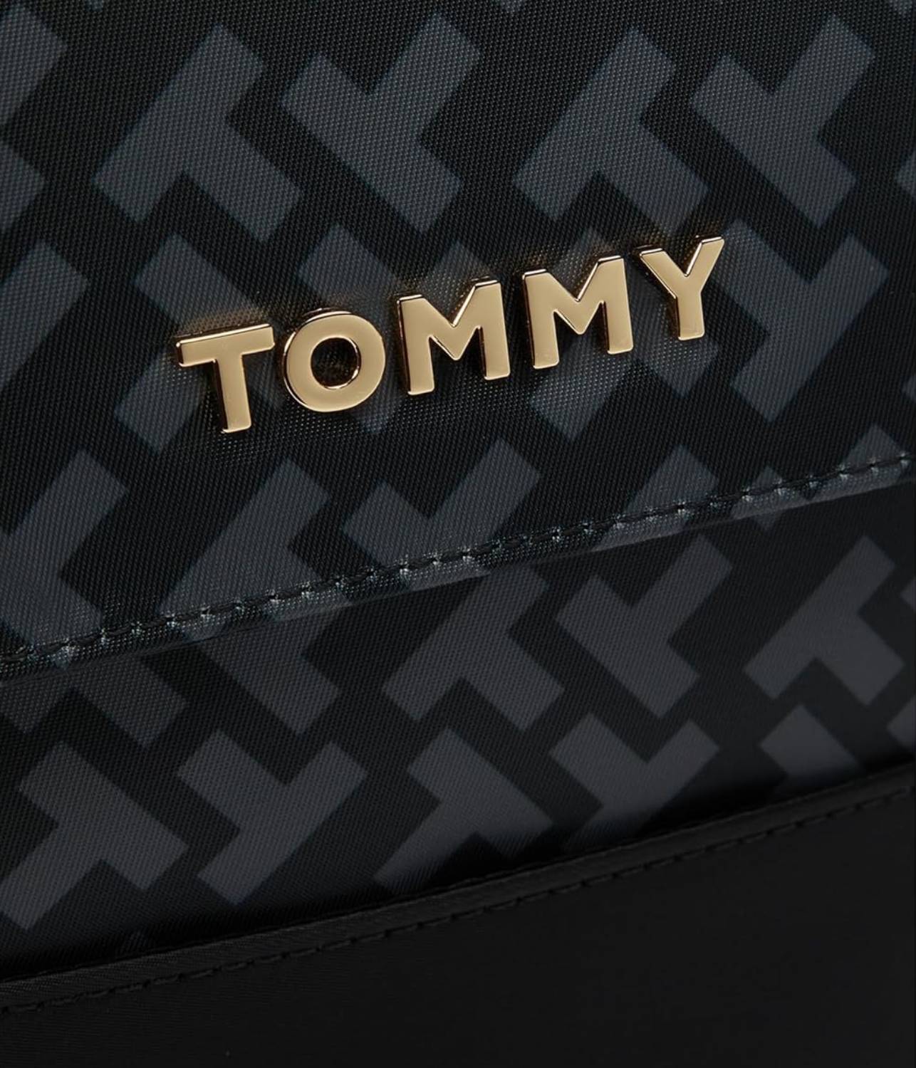 Гладкий жіночий рюкзак Jennie II Flap Tommy Hilfiger із монограмою 1159855242 (Чорний One size) — фото 4
