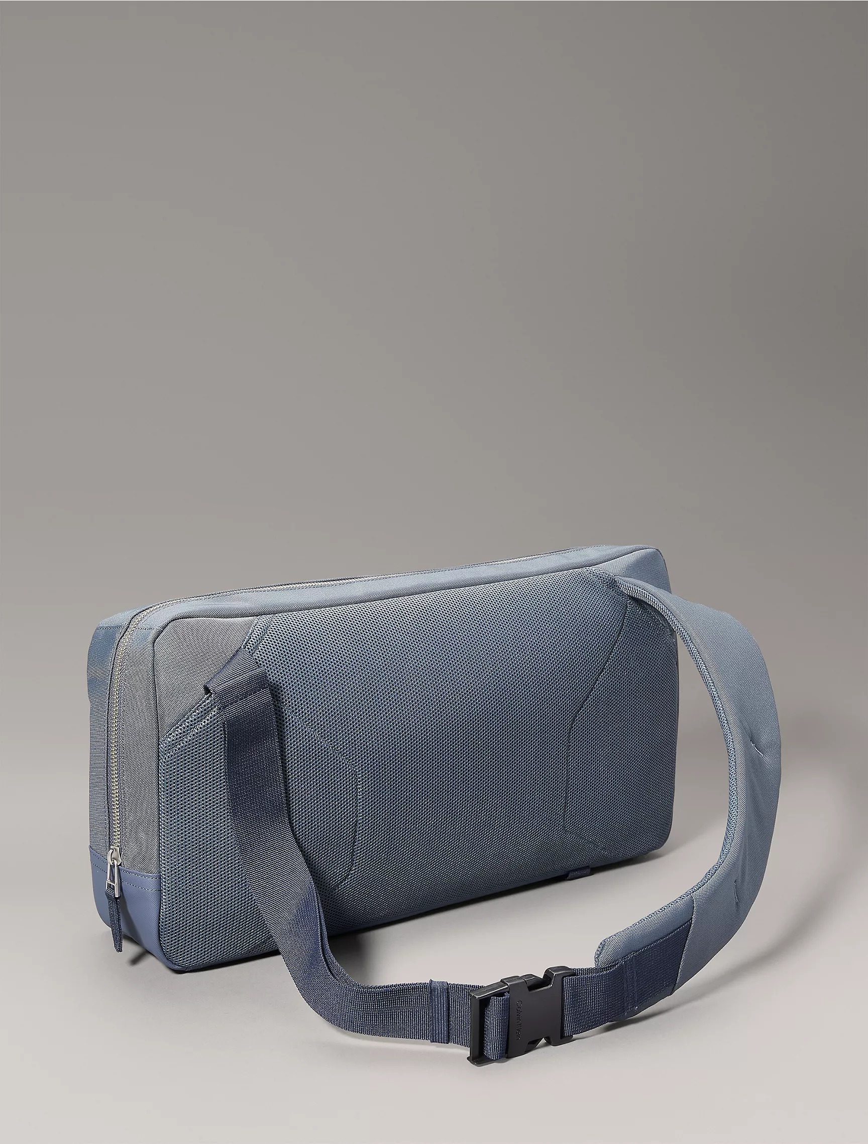 Сумка слінг Calvin Klein Utility Oversized Sling Bag 1159808995 (Білий/синій, One size) — фото 3