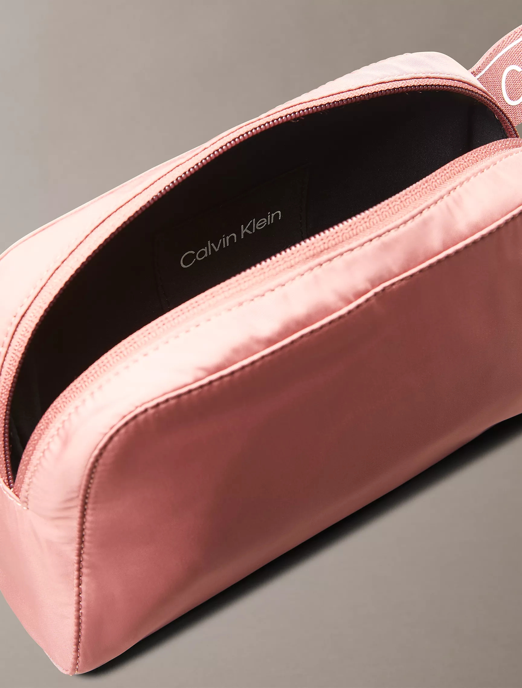Жіноча поясна сумка Calvin Klein 1159821457 (Рожевий One size) — фото 3