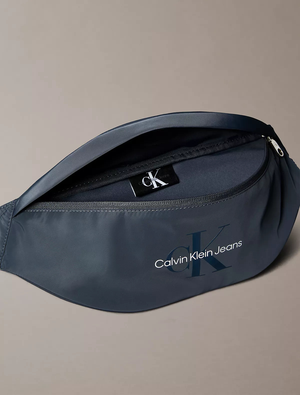 Поясна сумка Calvin Klein 1159845624 Синього кольору — фото 2
