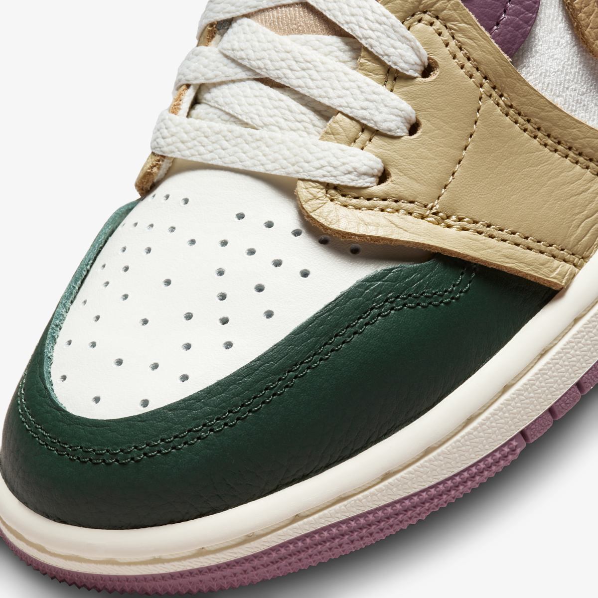 Жіночі кросівки W Air Jordan 1 Mm High Galactic Jade FB9891-300, 38 — фото 8