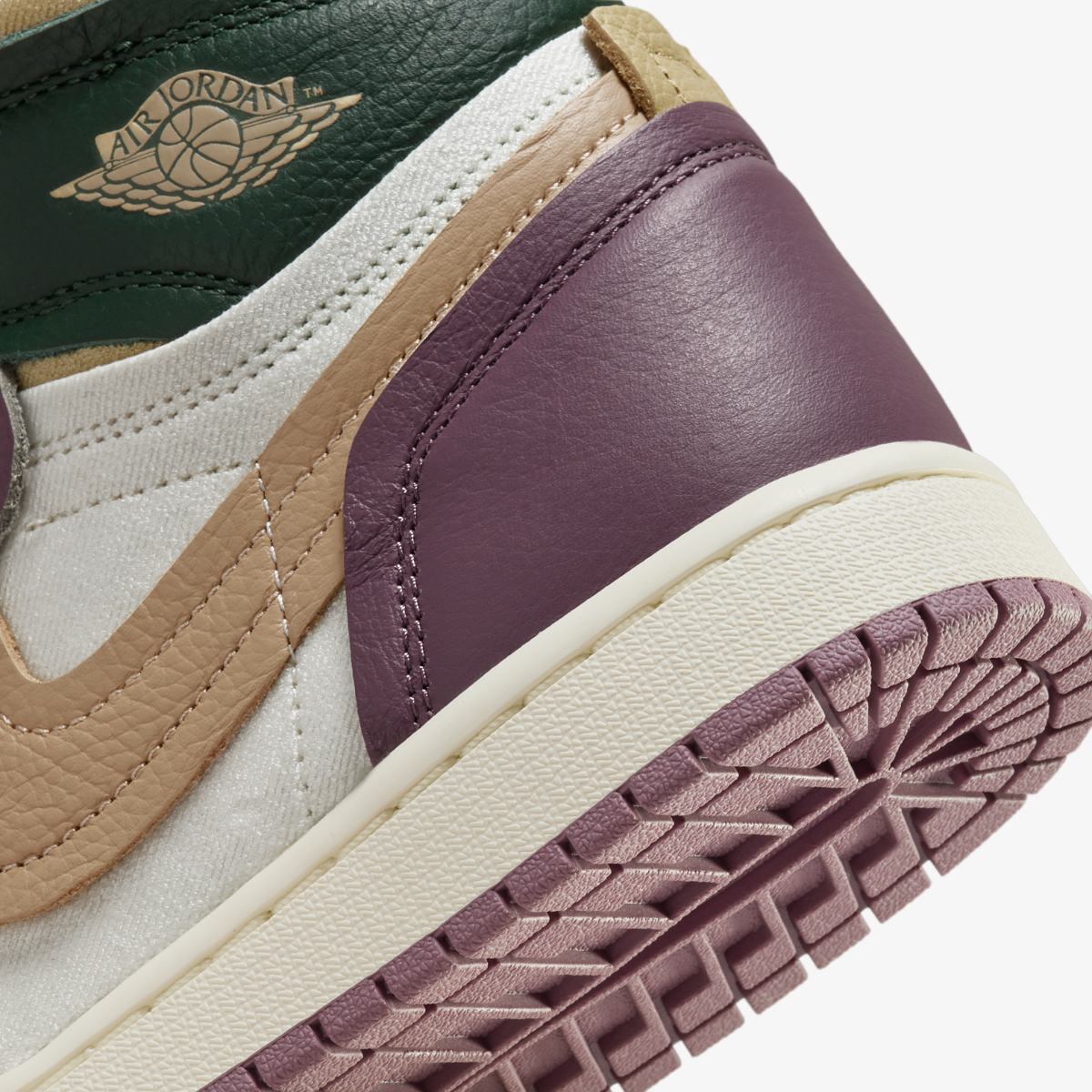 Жіночі кросівки W Air Jordan 1 Mm High Galactic Jade FB9891-300, 38 — фото 9