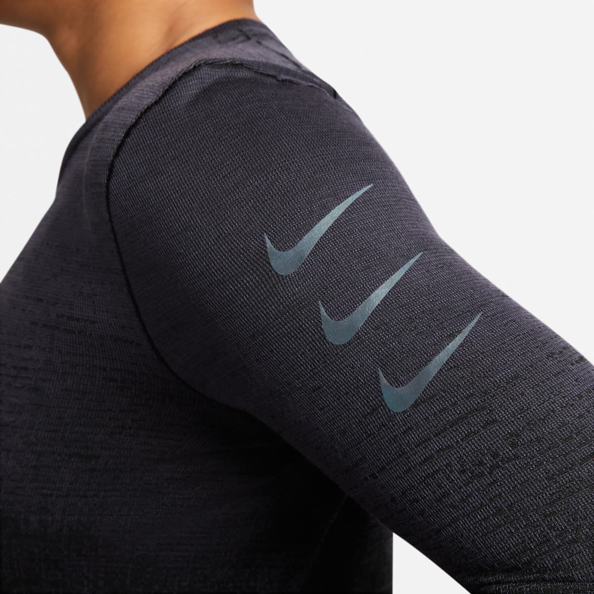 Лонгслів жіночий Nike W Dri-Fit Adv Run Dvn Ls Top DX0296-015, XS — фото 5