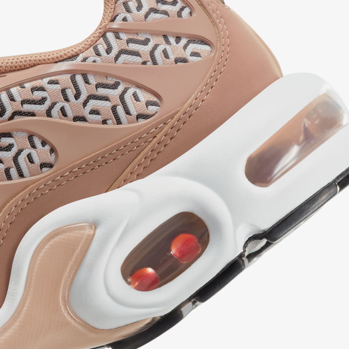 Жіночі кросівки Nike W Air Max Plus FB2557-200 — фото 10