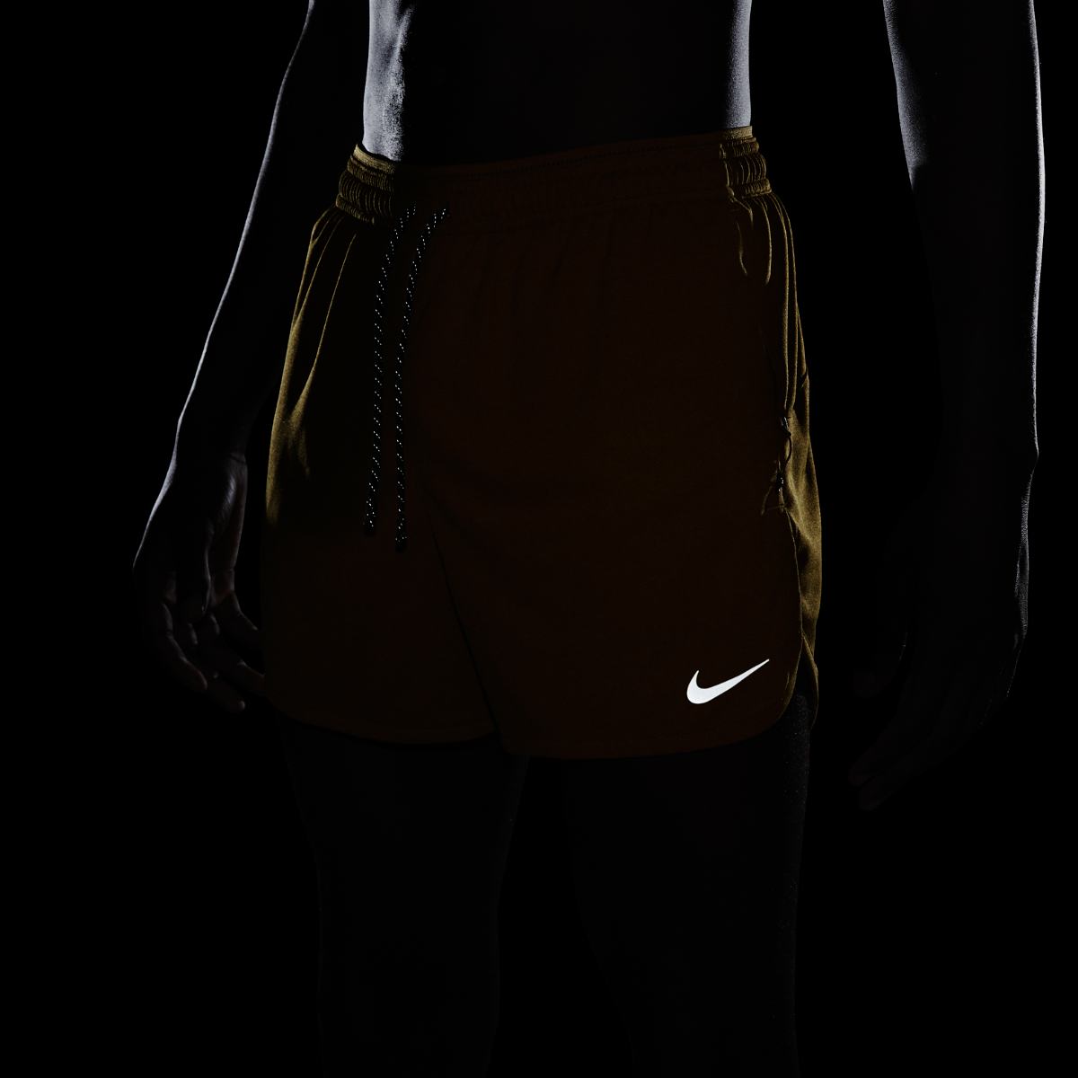 Шорти Nike M Dri-Fit Rundvn Stride 4In Shrt FB6870-716 — фото 10