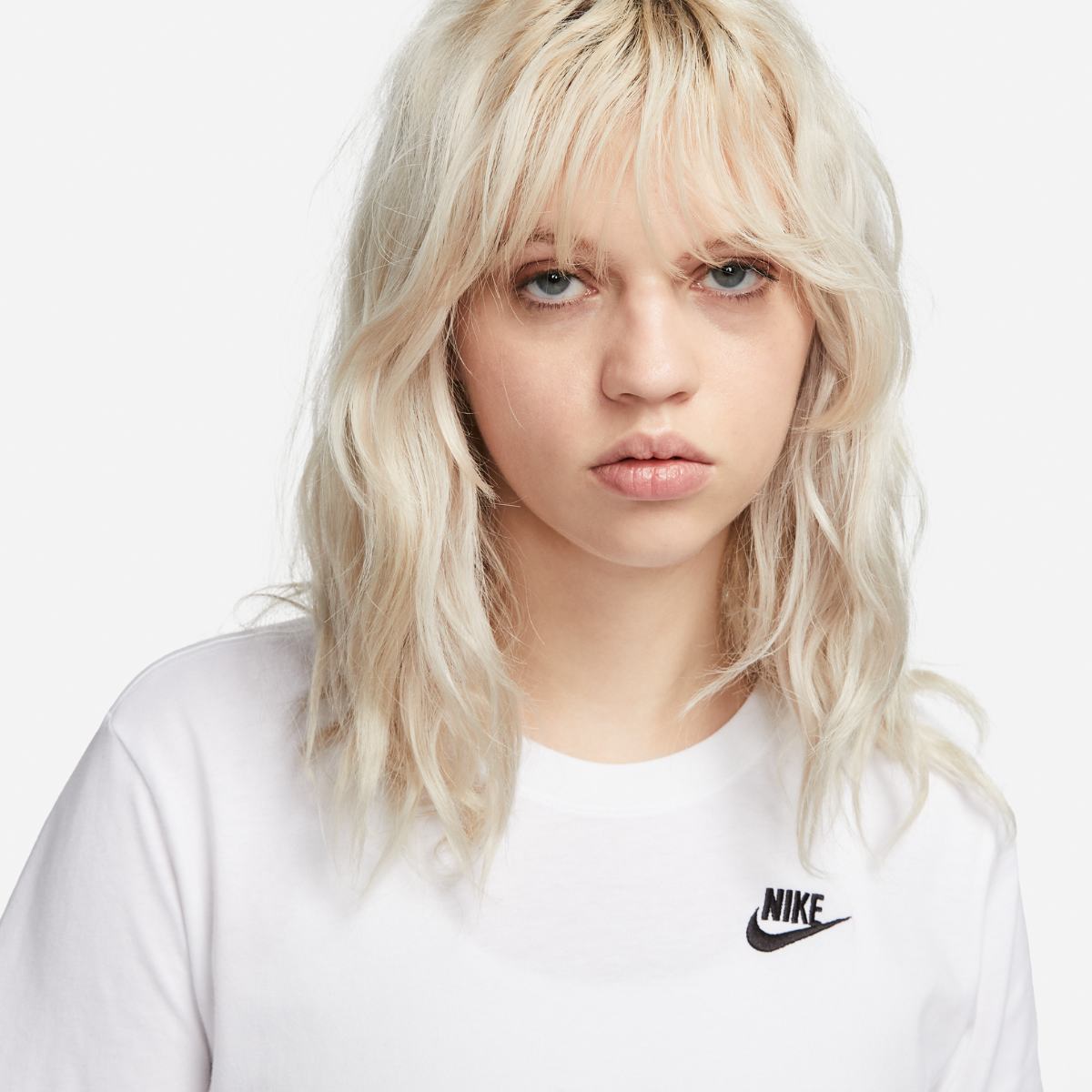 Жіноча футболка Nike W Nsw Tee Club DX7902-100 — фото 1