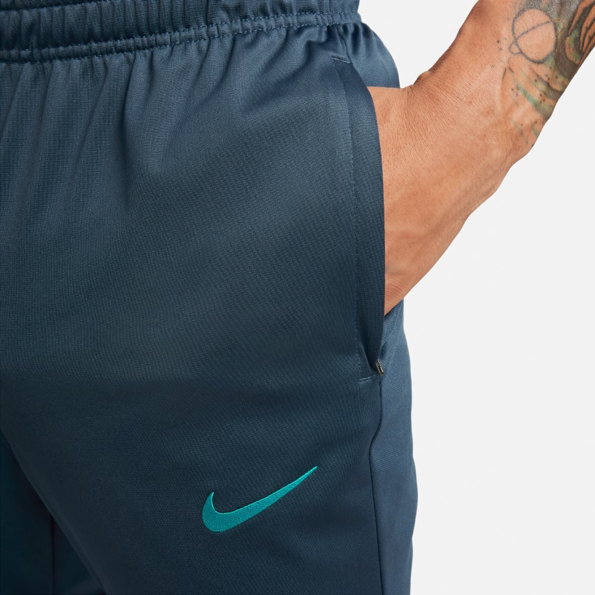 Чоловічий костюм Nike Fcb Dri-Fit Strkhd Trksuit K Cl FD4134-438, L — фото 9