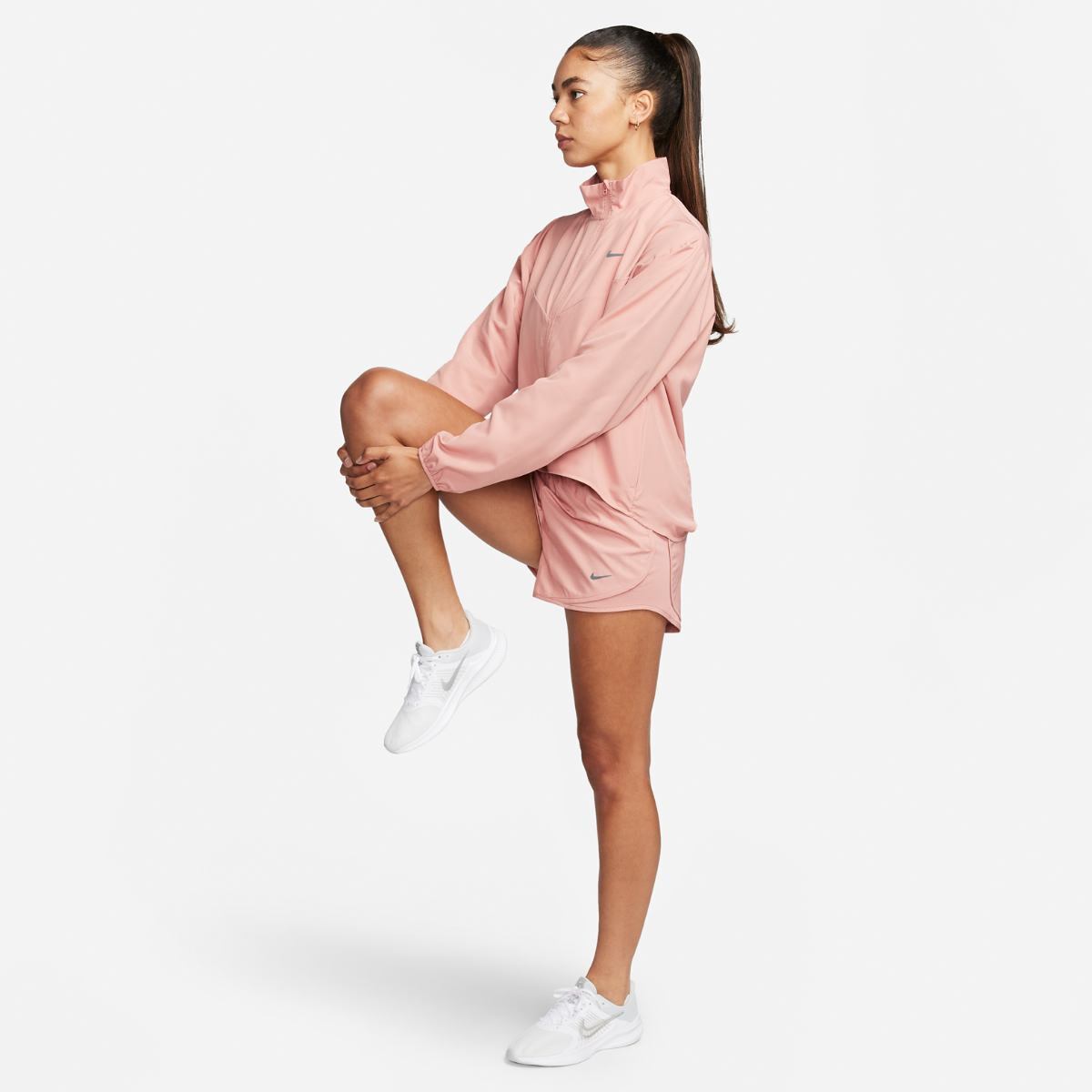 Жіноча вітровка Nike W Dri-Fit Swoosh Hbr Jkt FB4694-618, M — фото 9