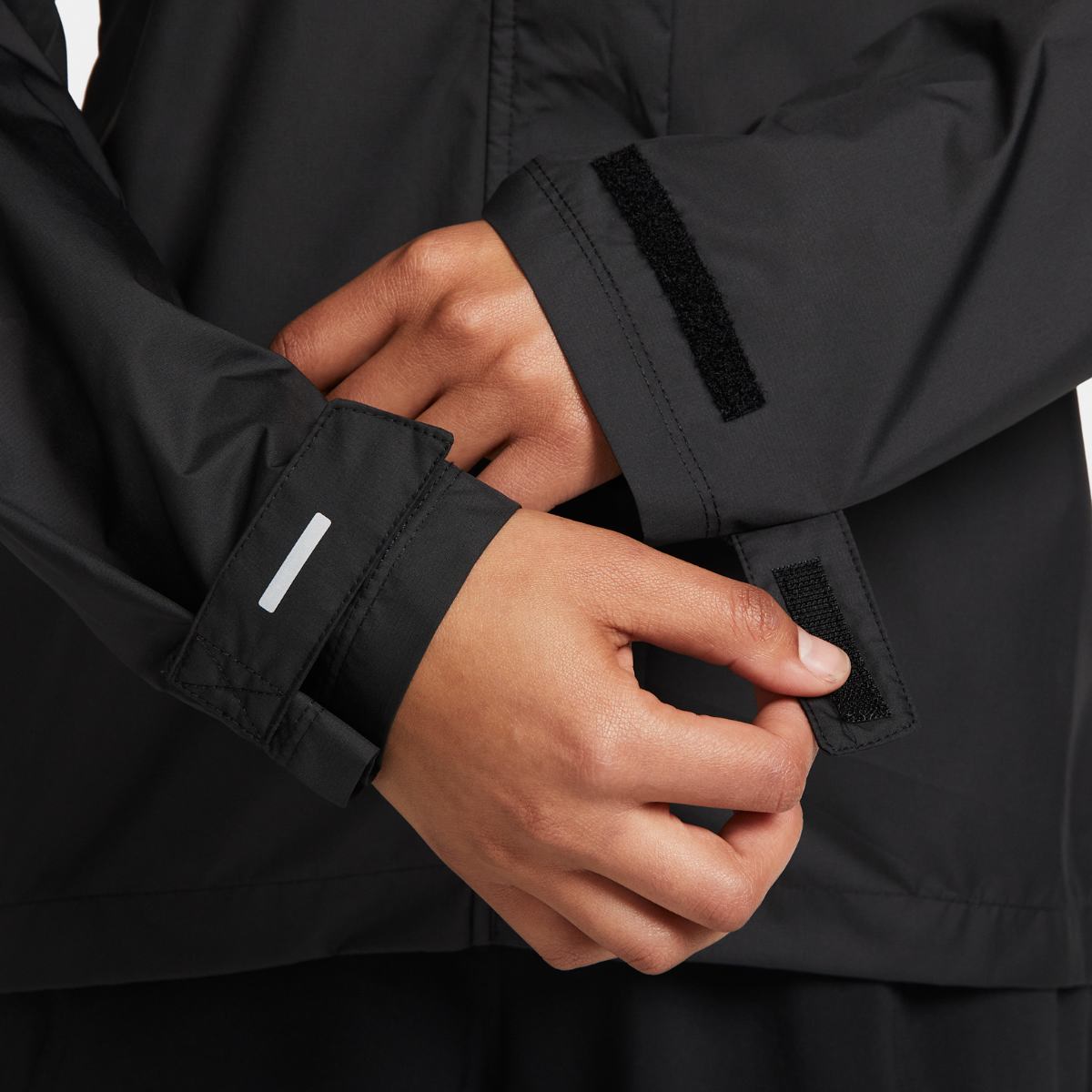 Жіноча куртка Nike W Fast Repel Jacket FB7451-010 — фото 9