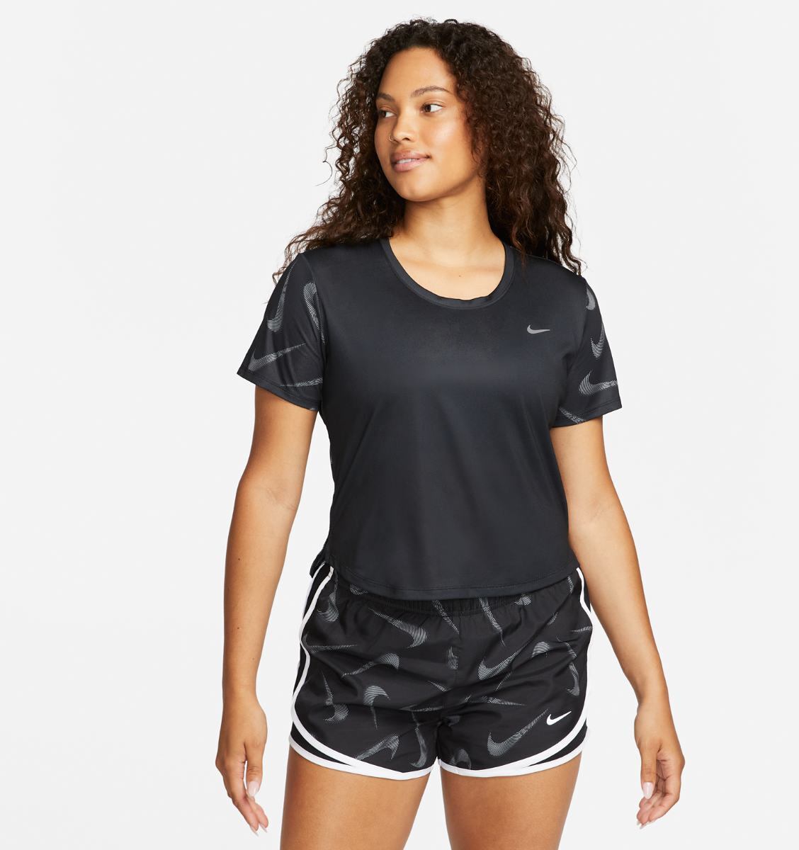 Жіноча футболка Nike W Dri-Fit Swoosh Aop Ss Crop FB4681-010, M — фото 2