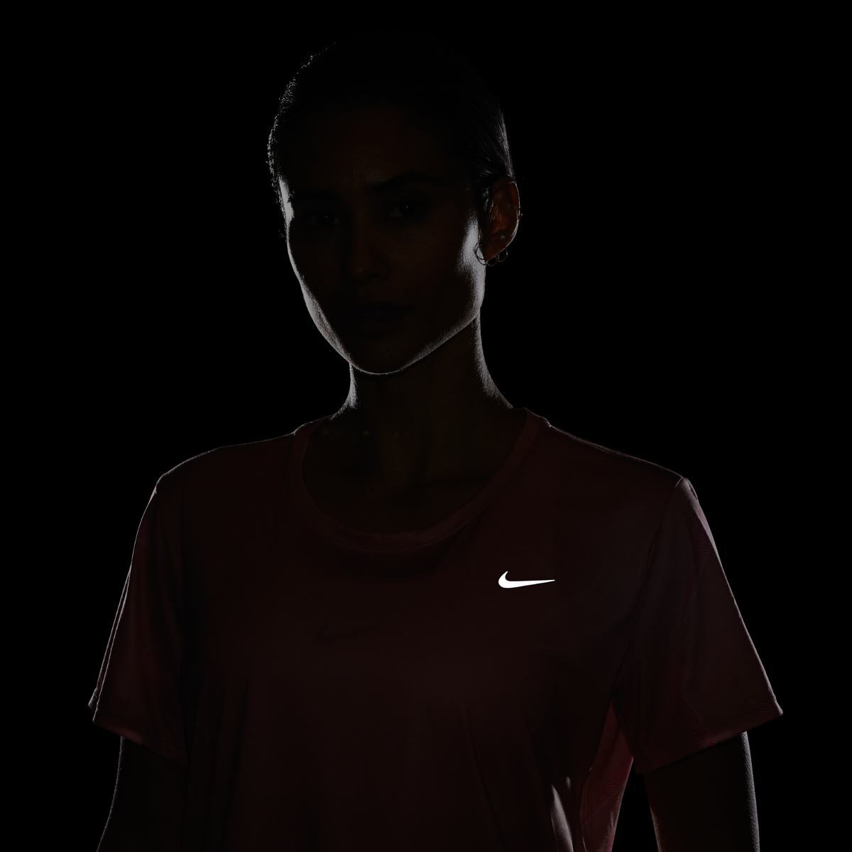 Жіноча футболка Nike W Dri-Fit Swoosh Aop Ss Crop FB4681-618, L — фото 7