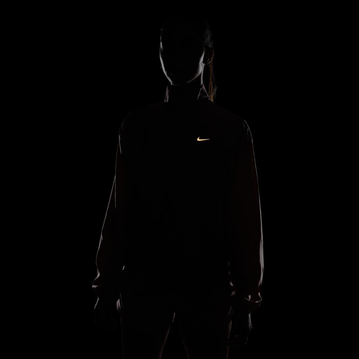 Жіноча вітровка Nike W Dri-Fit Swoosh Hbr Jkt FB4694-618, M — фото 10