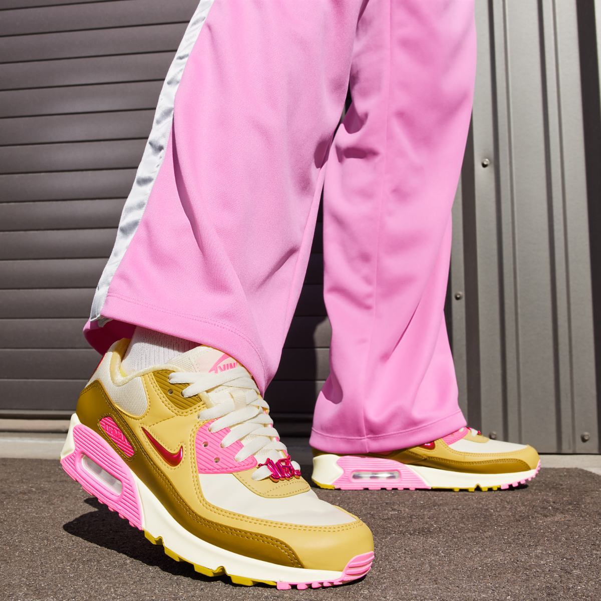 Кросівки жіночі Nike Air Max 90 Se Yellow/White — фото 11