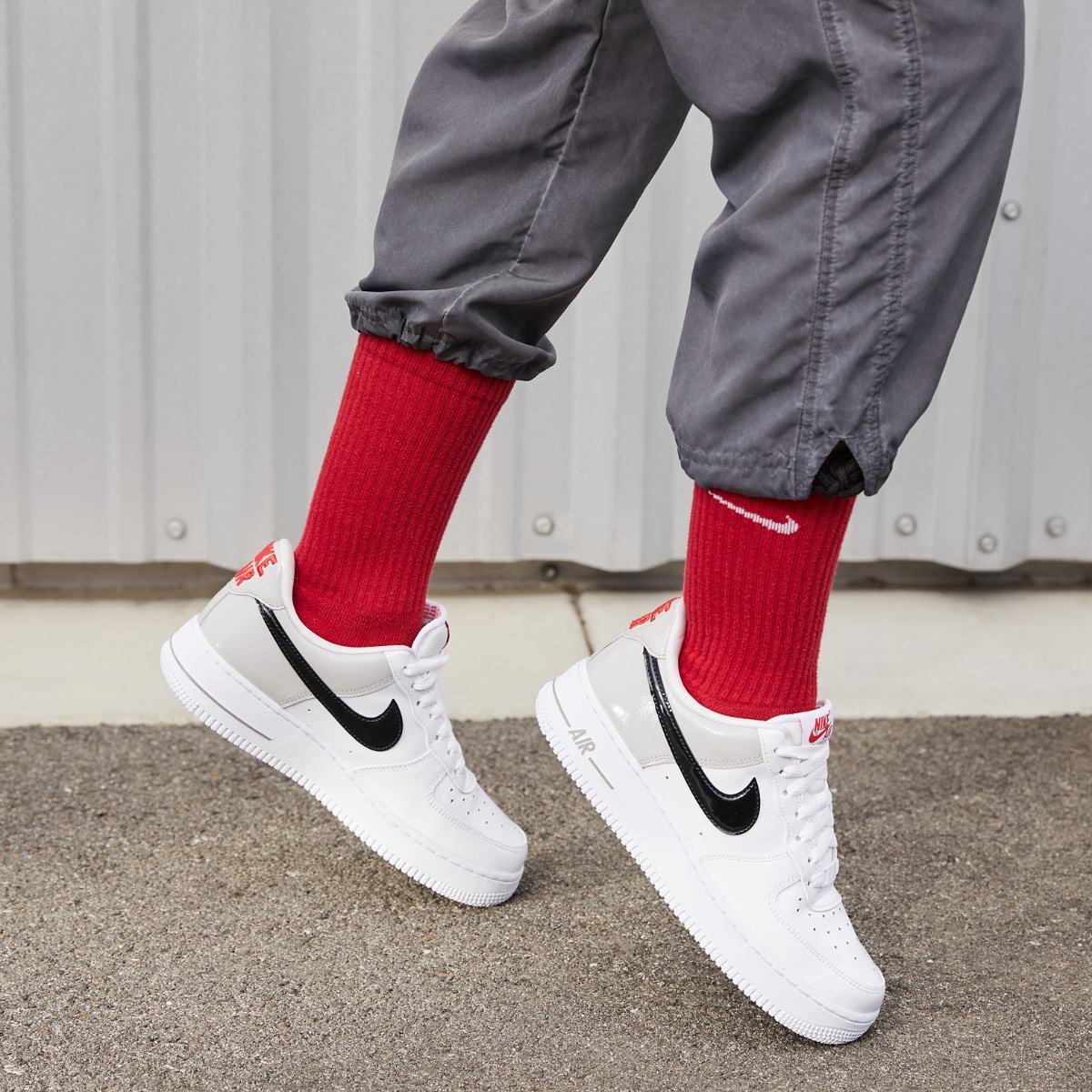 Жіночі кросівки Nike W Air Force 1 07 Ess Snkr DQ7570-001, 40 — фото 10