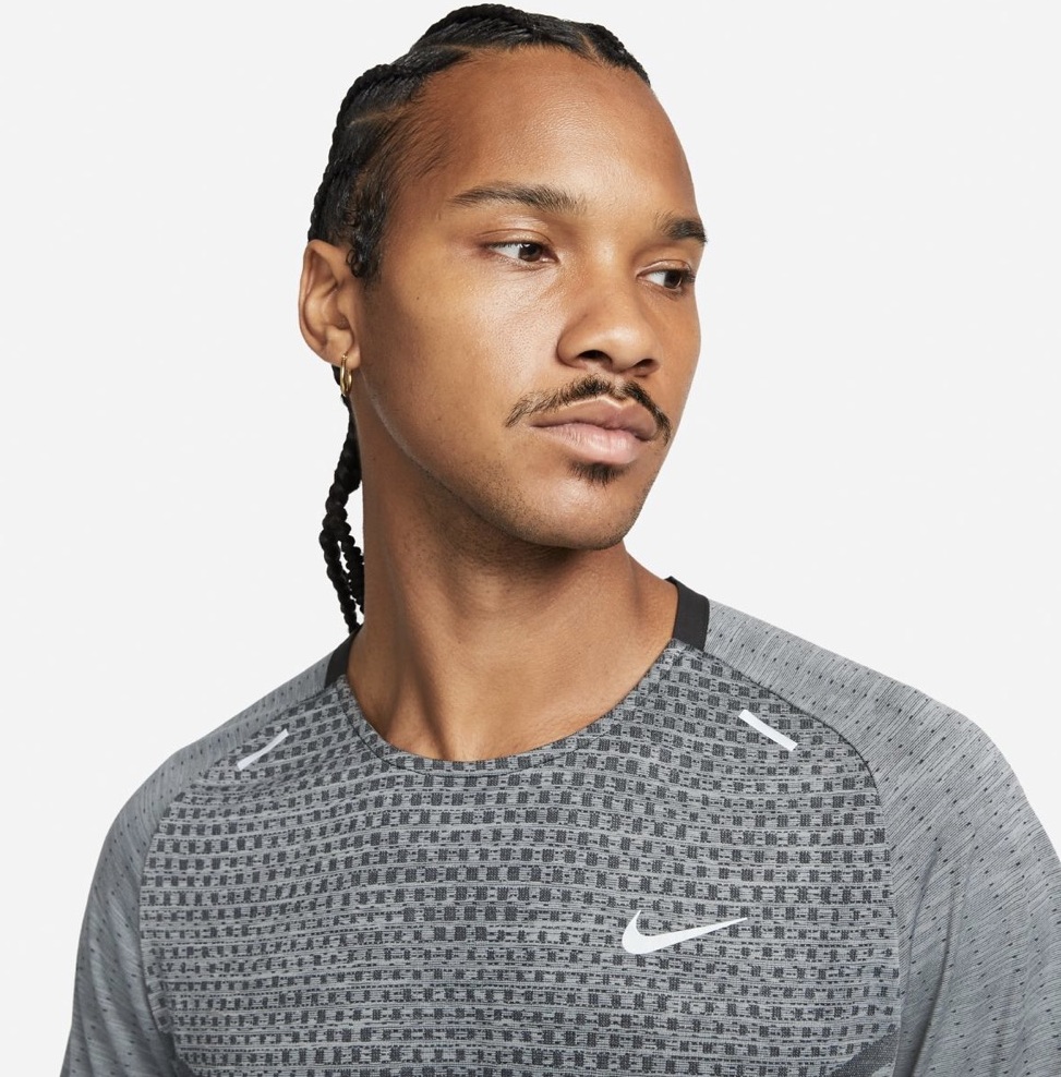 Футболка чоловіча Nike M Dri-FITADV TECHKNIT ULTRA SS DM4753-010, S — фото 4