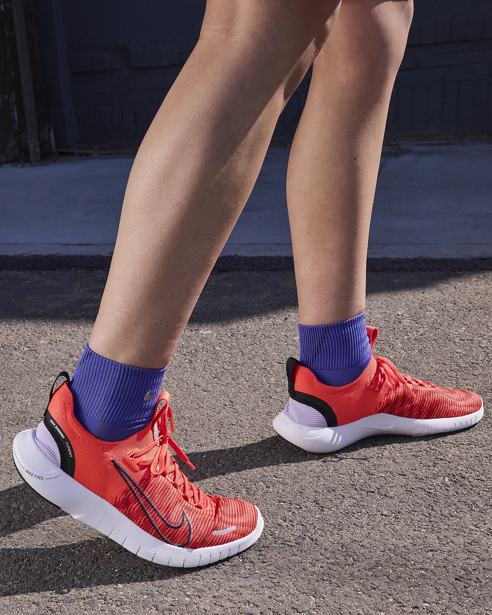 Кросівки жіночі Nike Free Run Nn Road Red Orange/Red — фото 10