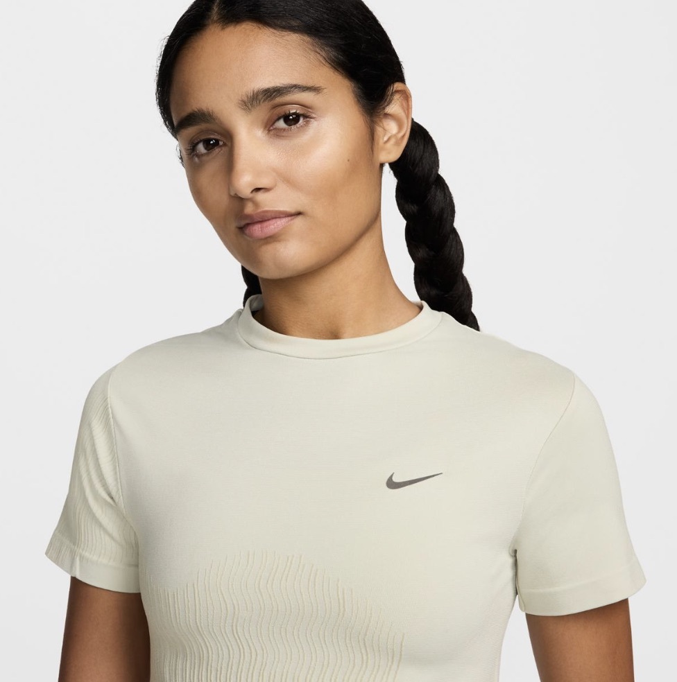 Жіноча футболка NIKE W RN DVN Dri-FITADV ENG SS TP FN2581-394, S — фото 4