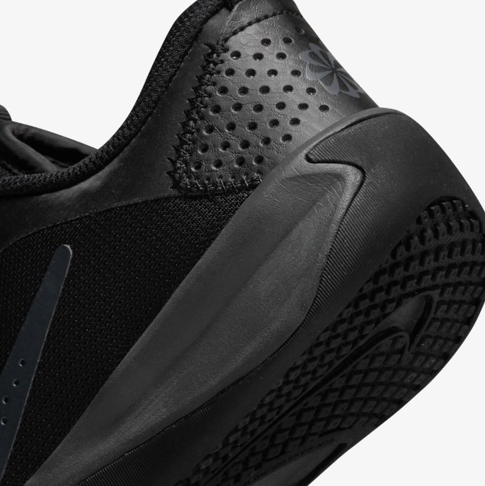 Підліткоіві кросівки NIKE OMNI MULTI-COURT (GS) DM9027-001 — фото 1
