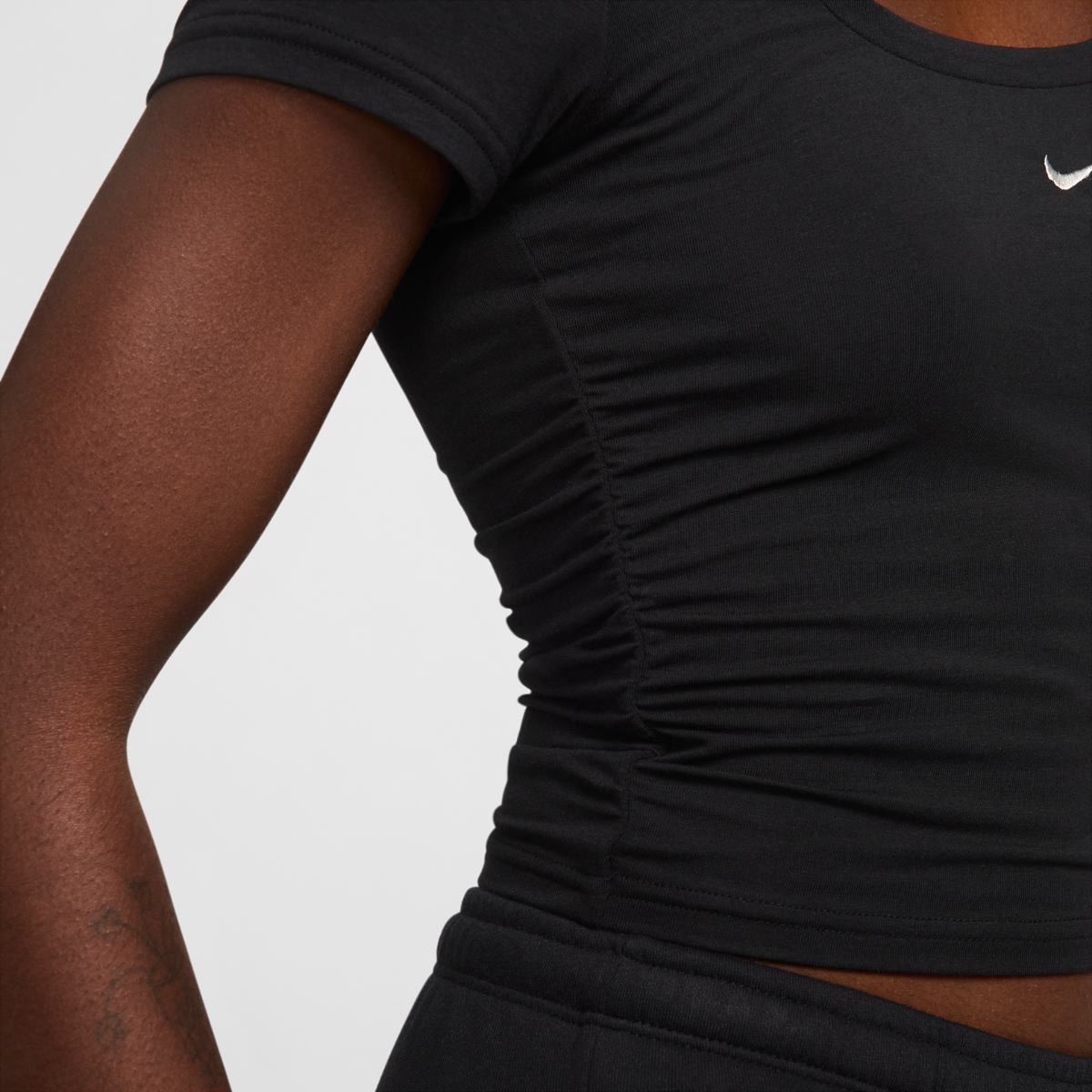 Футболка жіноча NIKE W NSW CHLL SS SQR NCK TO FZ7990-010, L — фото 5