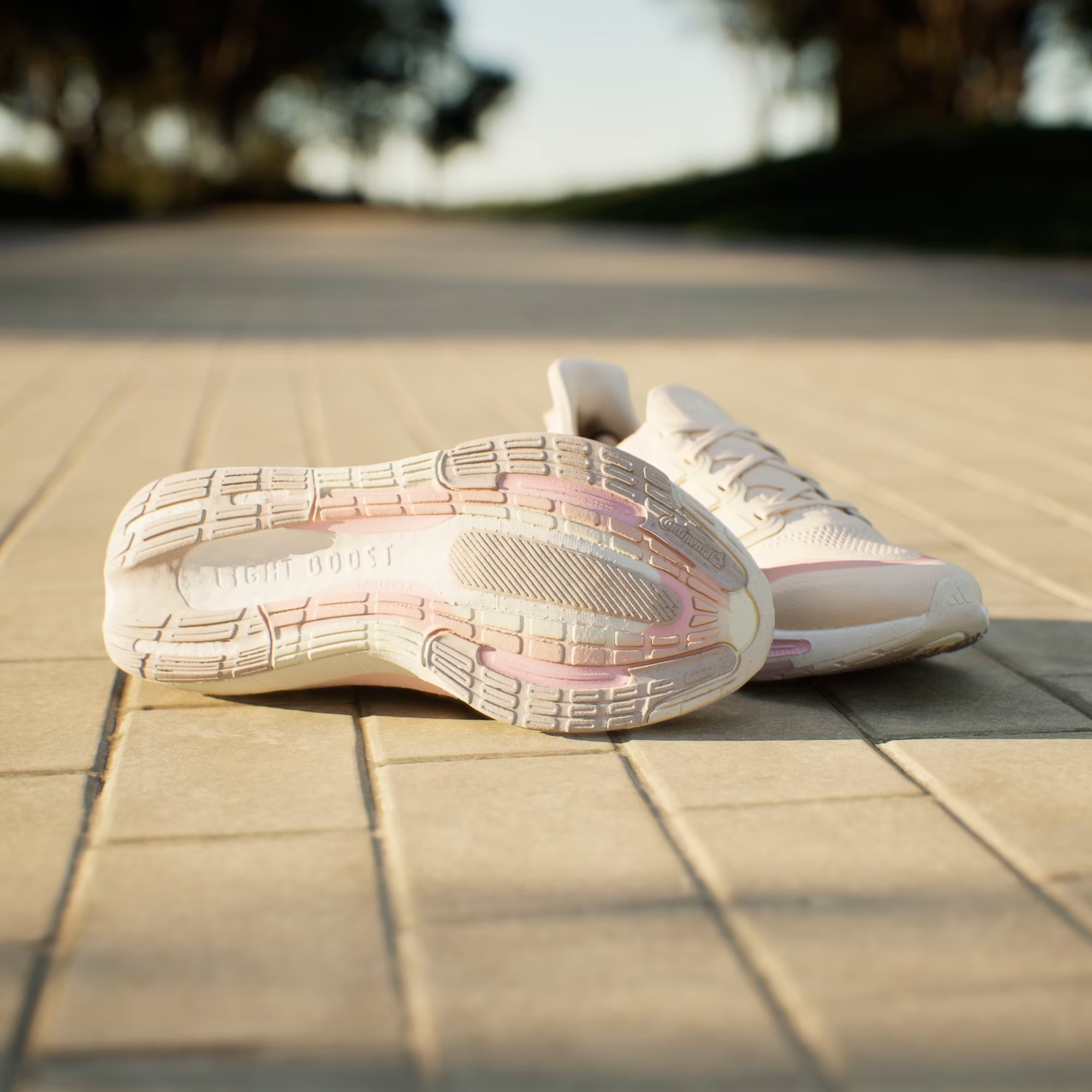 Кросівки adidas Ultraboost Light IE5828 — фото 4