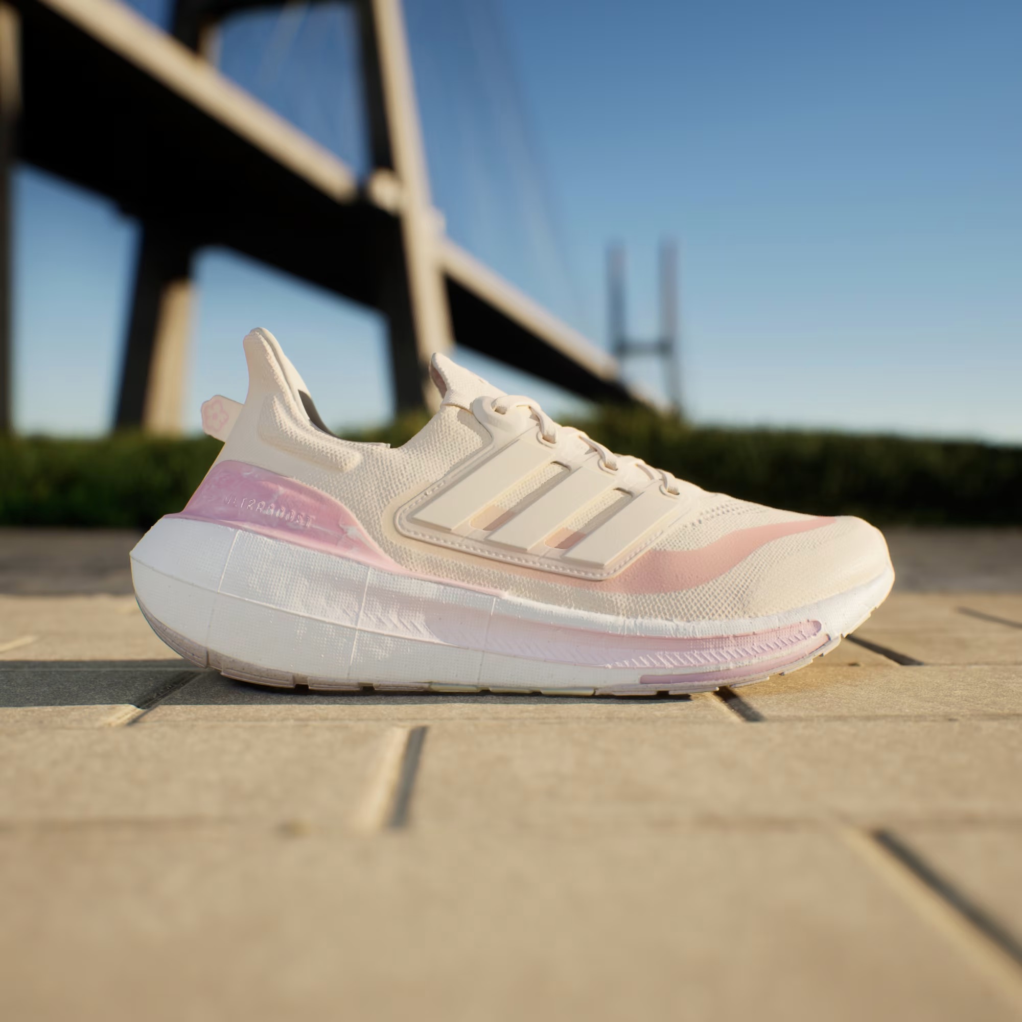 Кросівки adidas Ultraboost Light IE5828 — фото 3