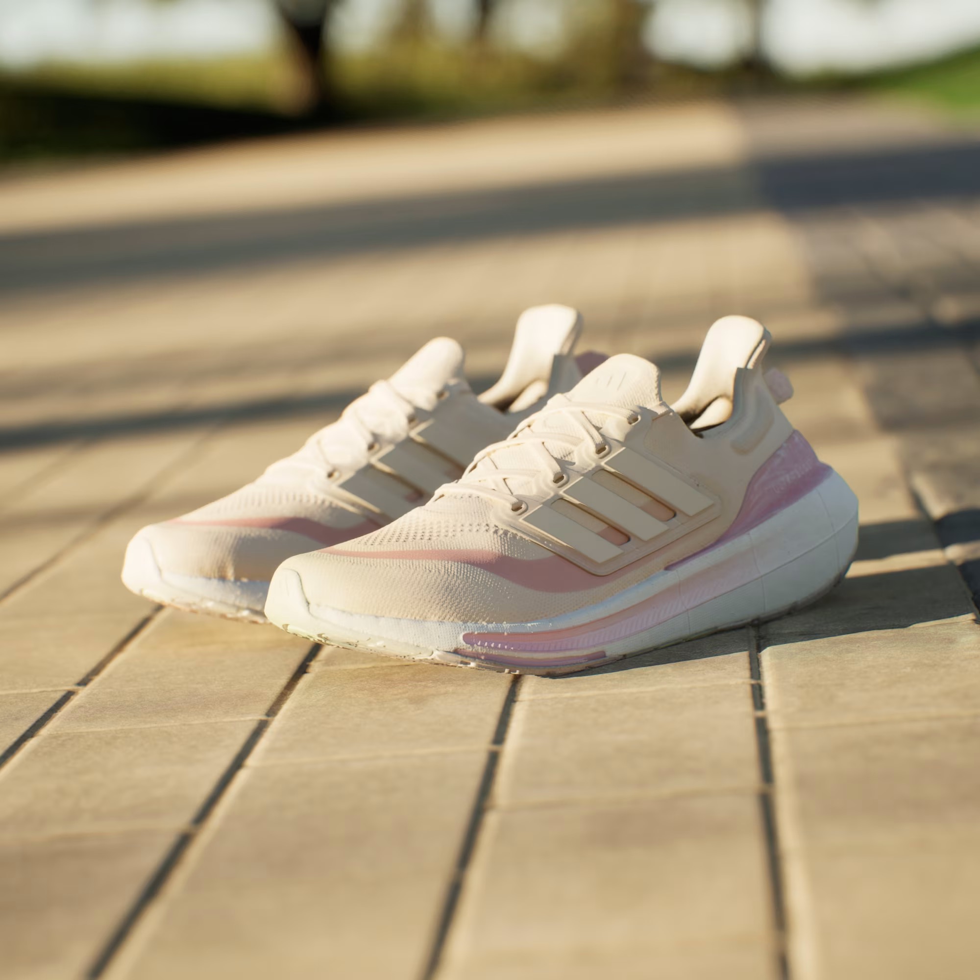 Кросівки adidas Ultraboost Light IE5828 — фото 8
