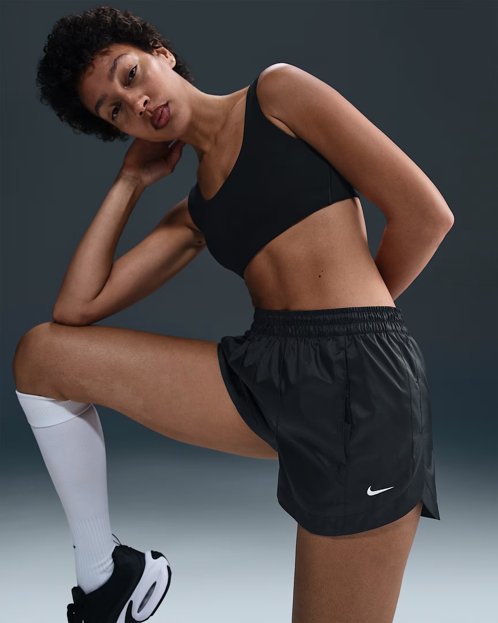 Шорти жіночі NIKE W NSW WR WVN MR 2" LTWT SHT HM8402-010, L — фото 6