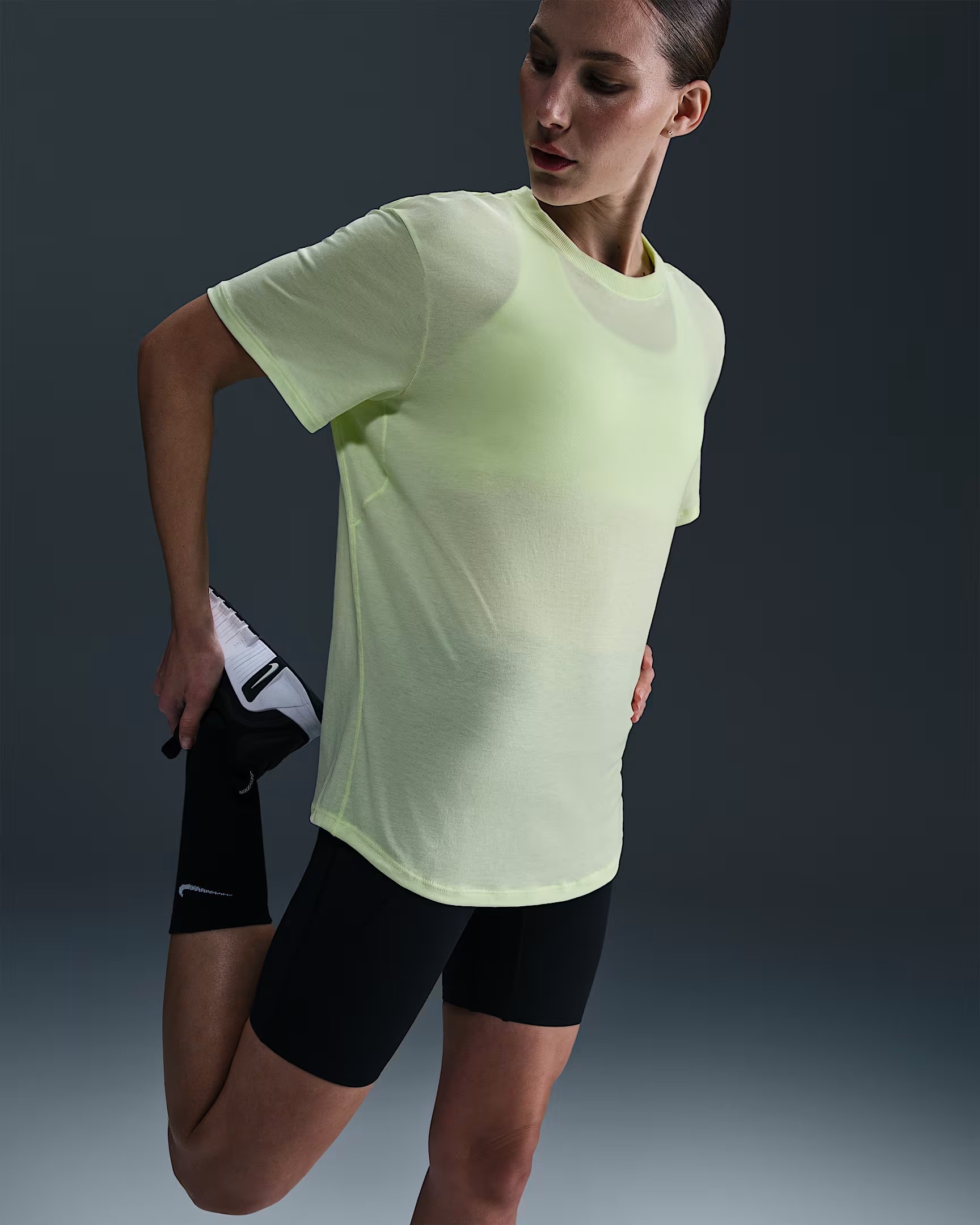 Футболка жіноча Nike One Relaxed FN2814-701, S — фото 4