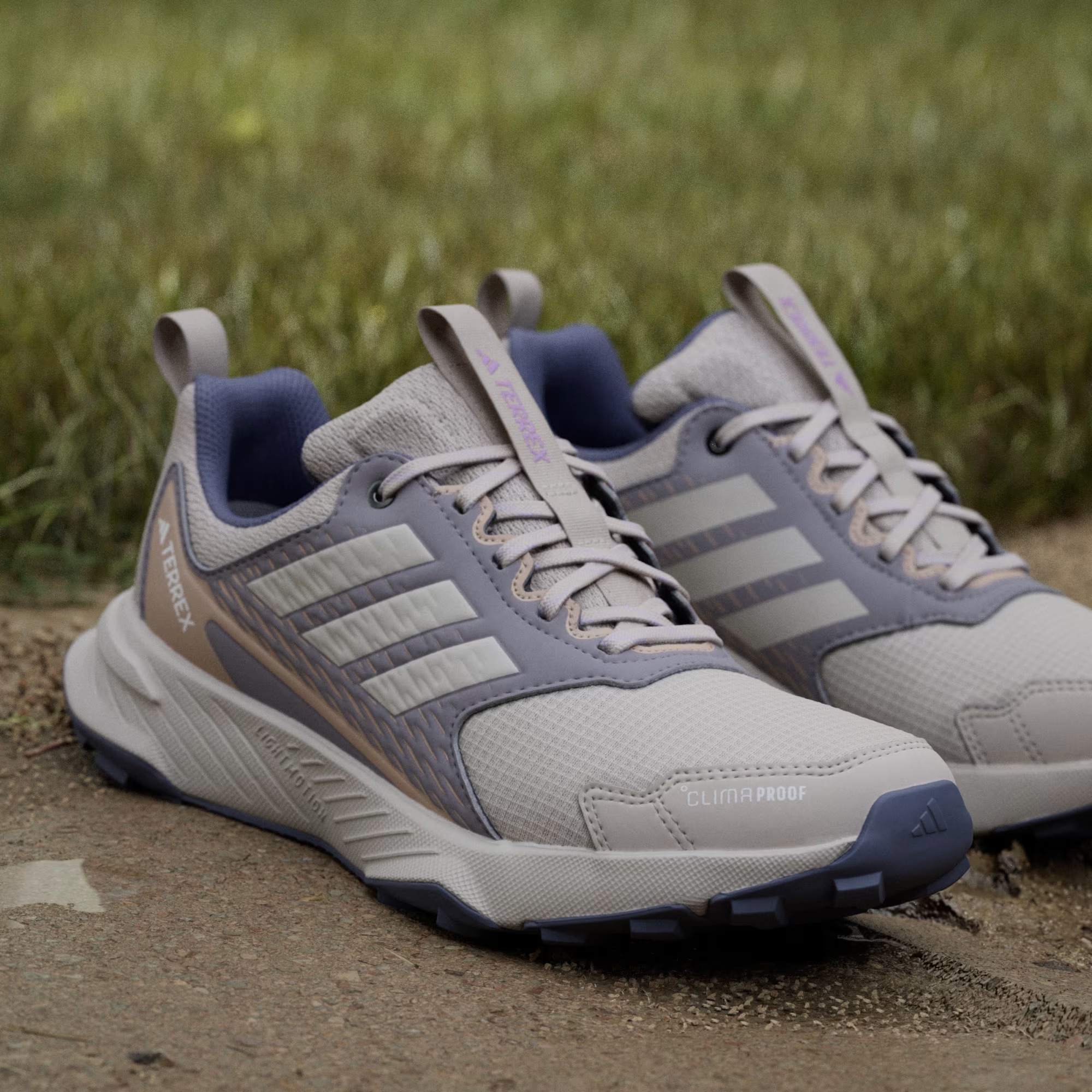 Кросівки жіночі Adidas Terrex Tracefinder 2 Clima W JR7773 — фото 1