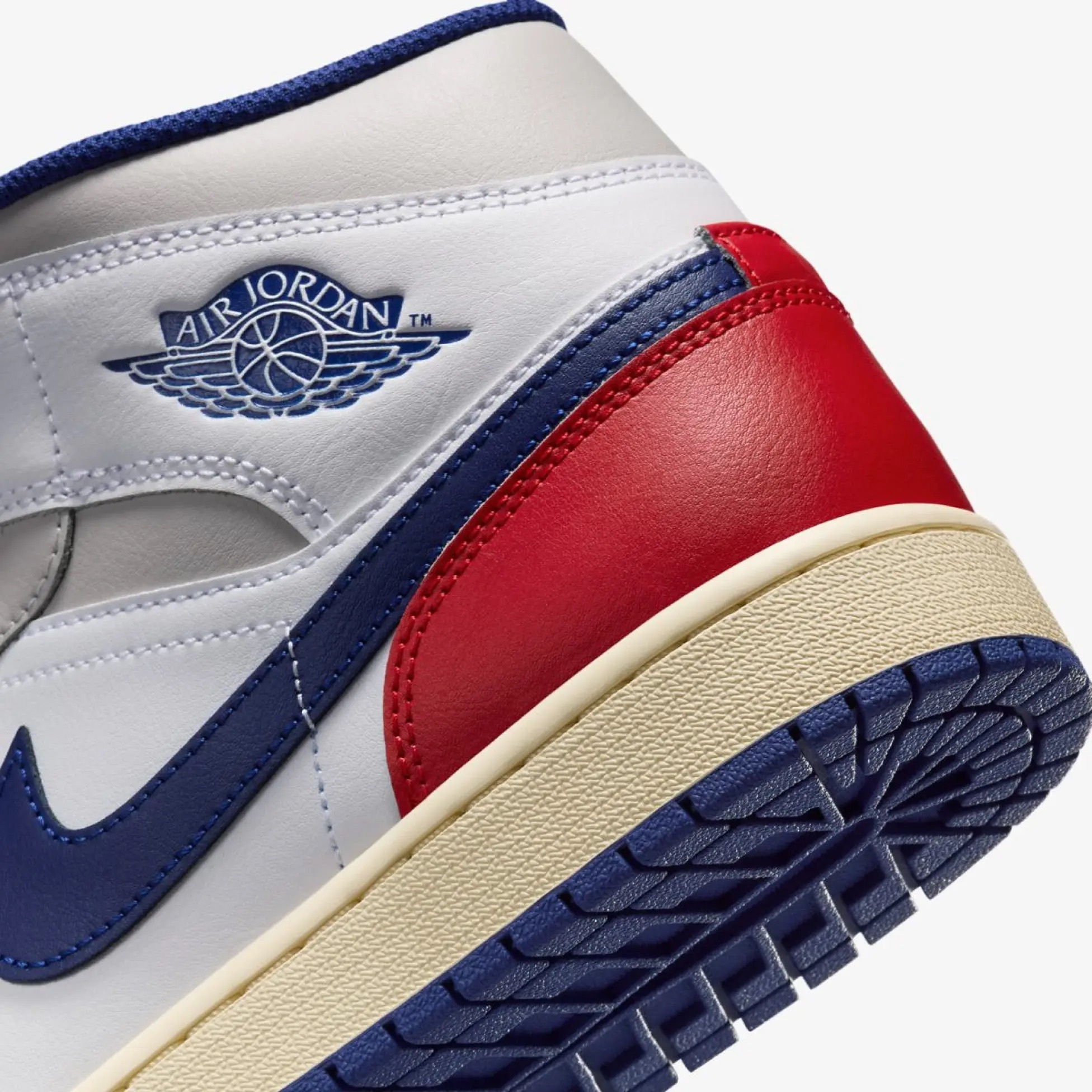 Кросівки чоловічі Air Jordan 1 Mid DQ8426-102, 41 — фото 9