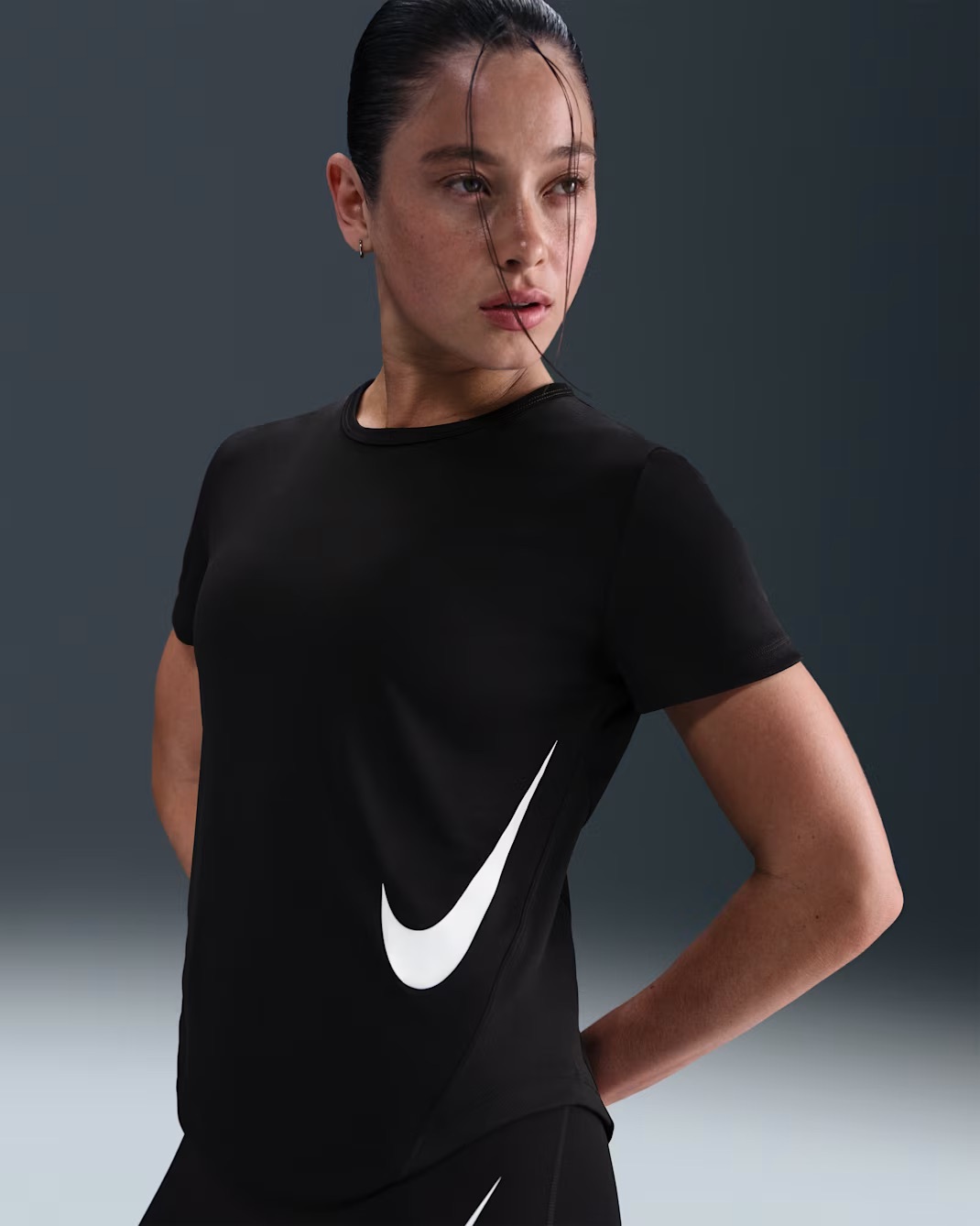 Футболка жіноча NIKE W NK TEMPO SWSH HBR DF SS TOP HV2772-010, S — фото 2